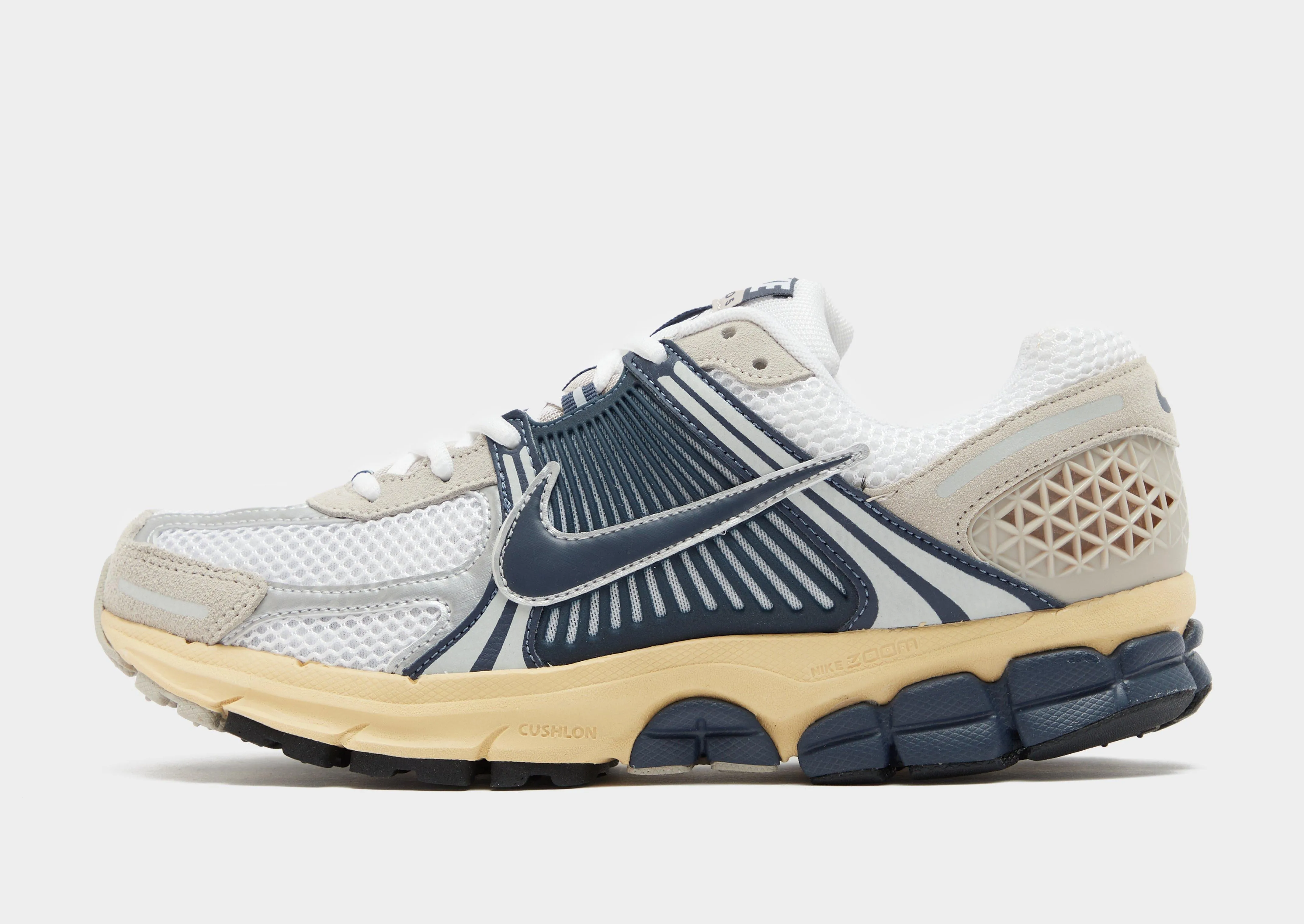 wide - toe - box shoes Zoom Vomero 5