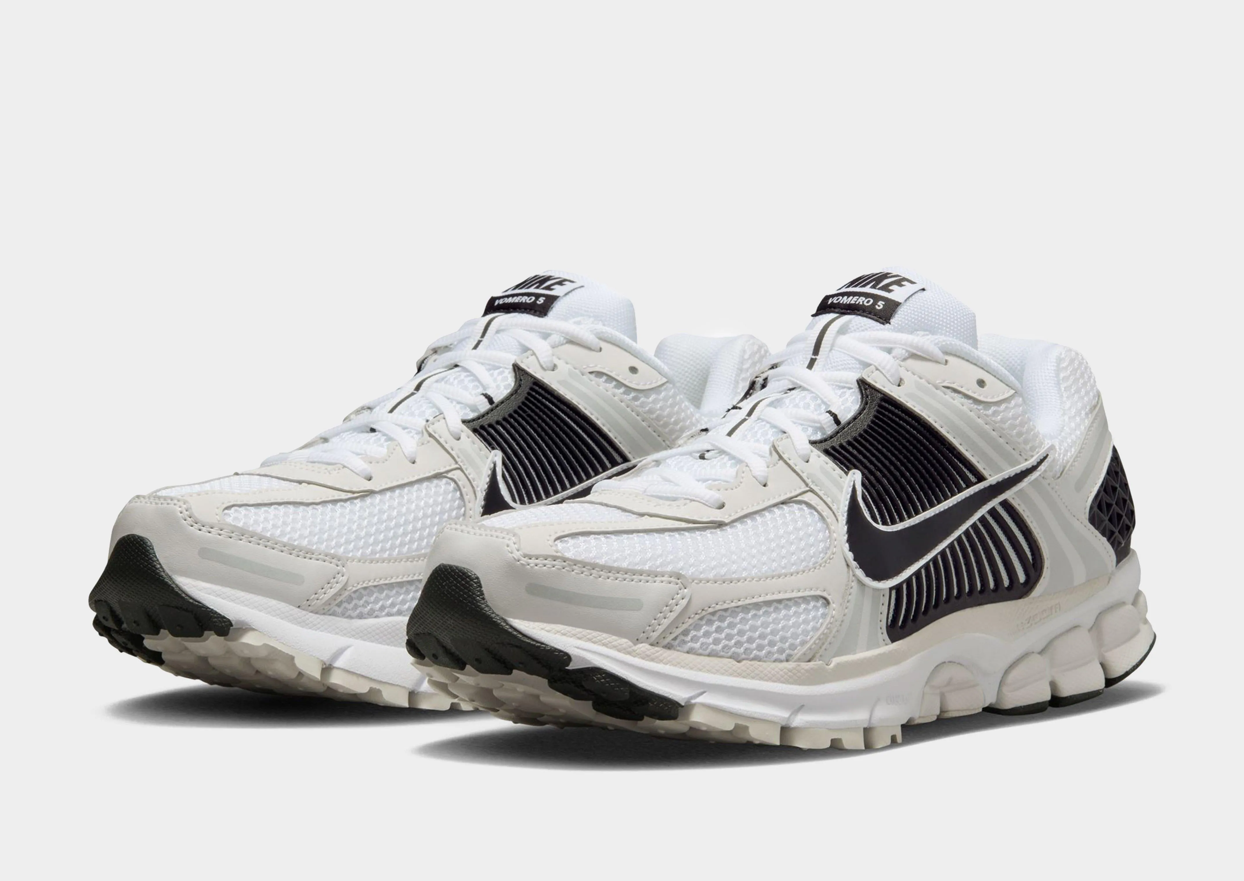 races budget - friendly running shoes Zoom Vomero 5