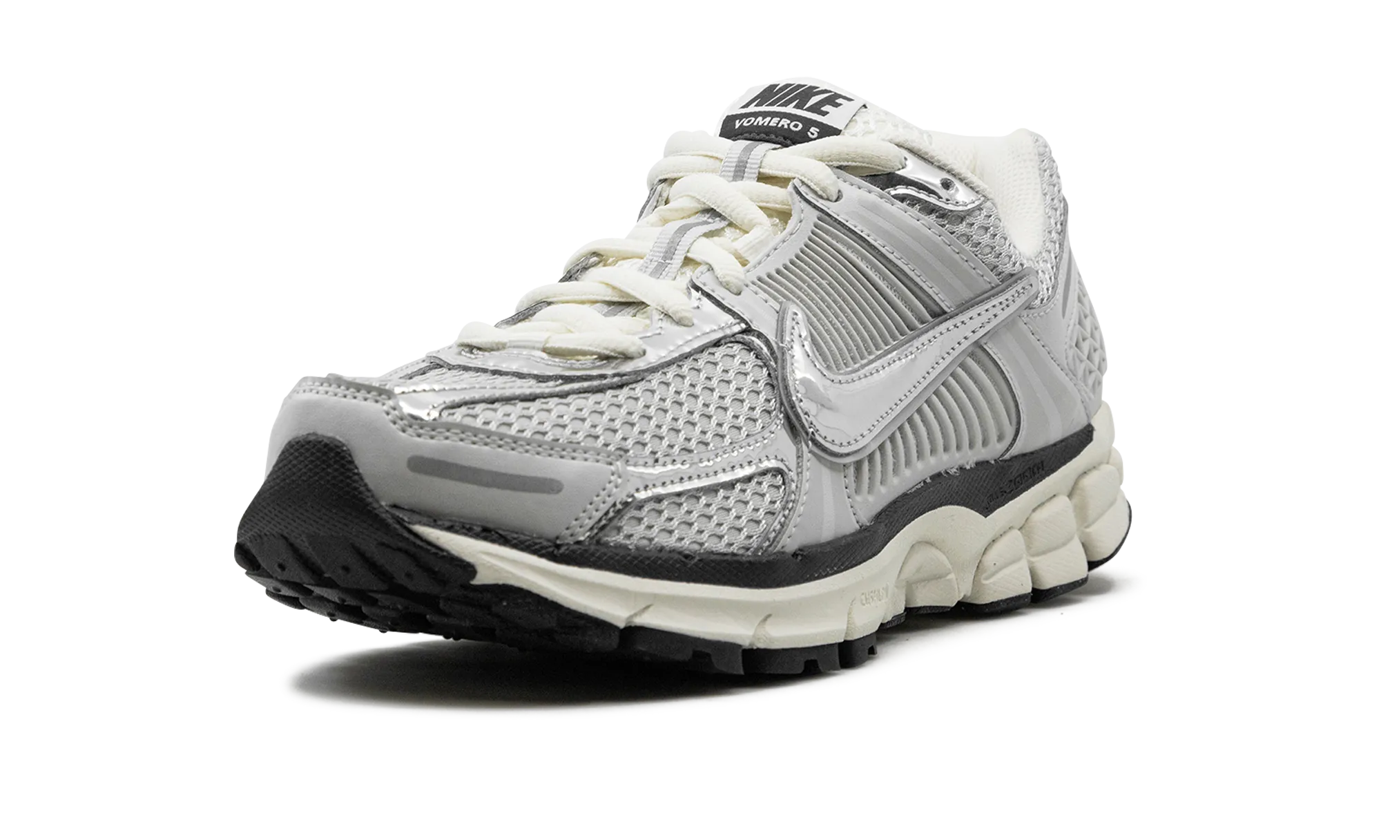 running for cultural events running in a gondola station area shoes Zoom Vomero 5 "Chrome"