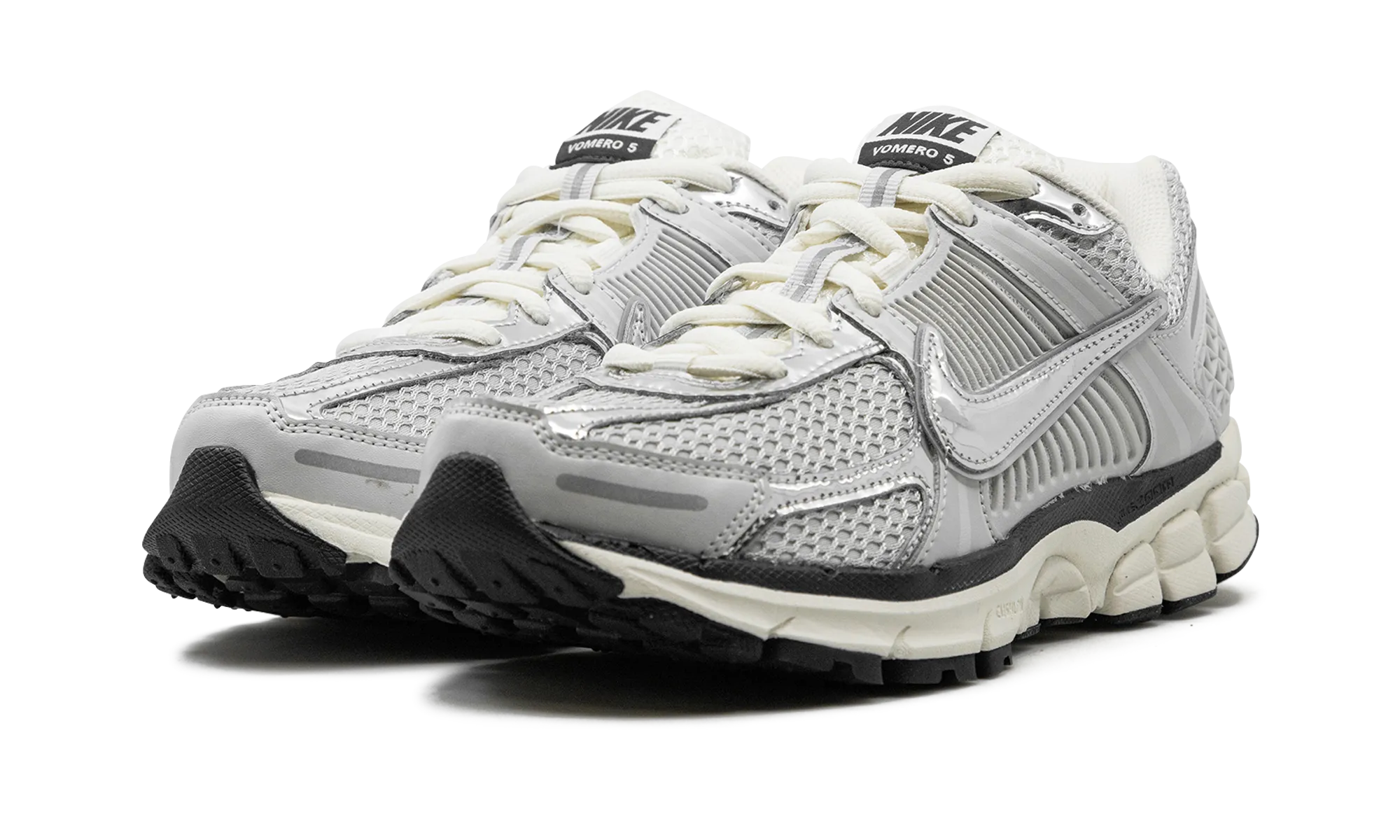 Zoom Vomero 5 "Chrome" running in a color run