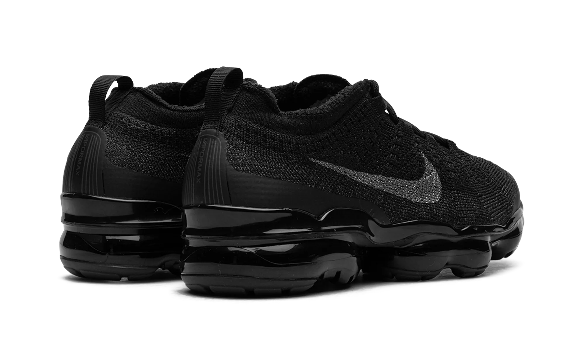 VAPORMAX 2023 FLYKNIT WMNS "Triple Black" running in an overpass area shoes Virtual Coaching