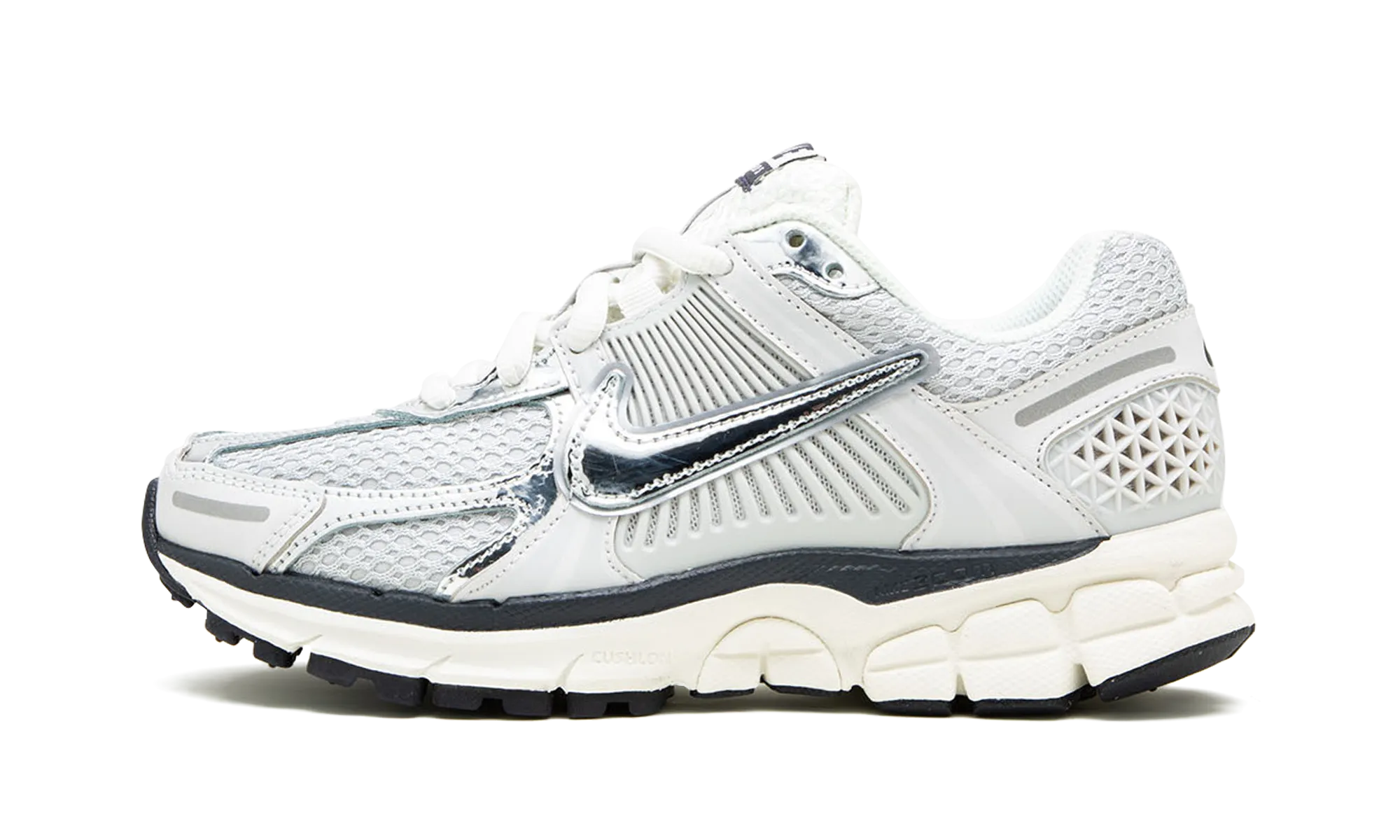 VOMERO 5 MNS WMNS "Photon Dust" AdjustableStrap running in the afternoon shoes