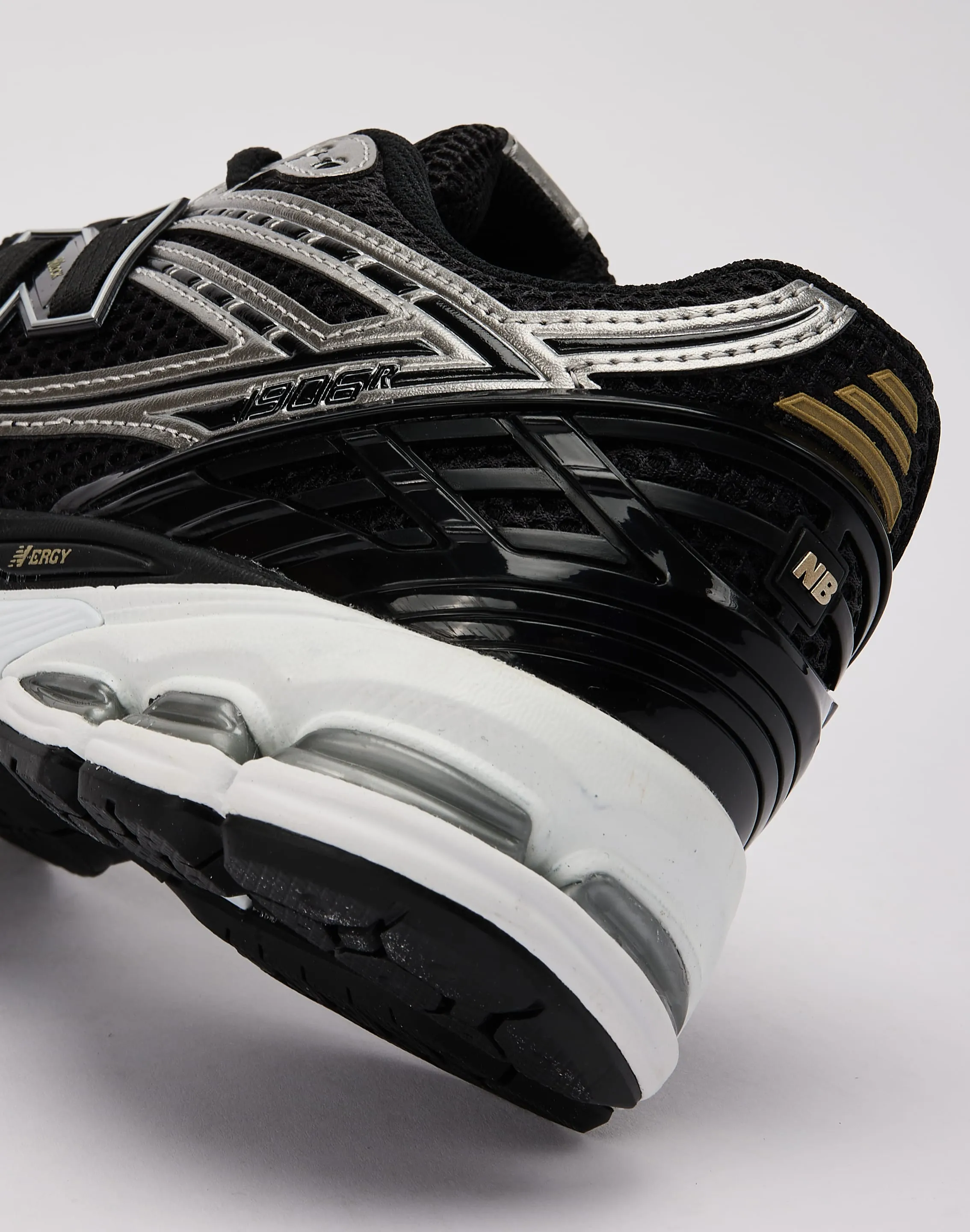 Foot Glow Rich Jewel New Balance 1906R