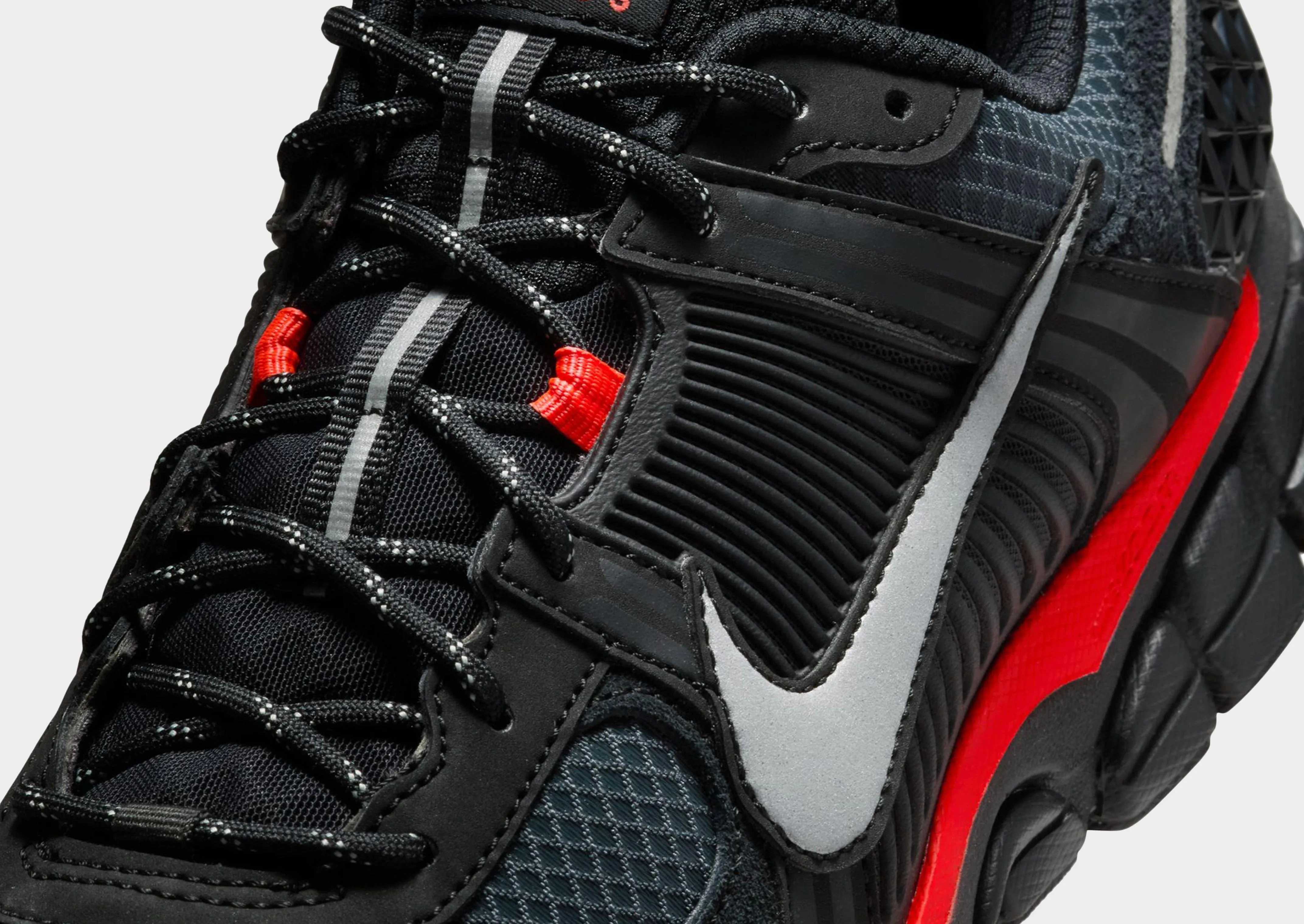 speed - focused shoes Zoom  Vomero 5
