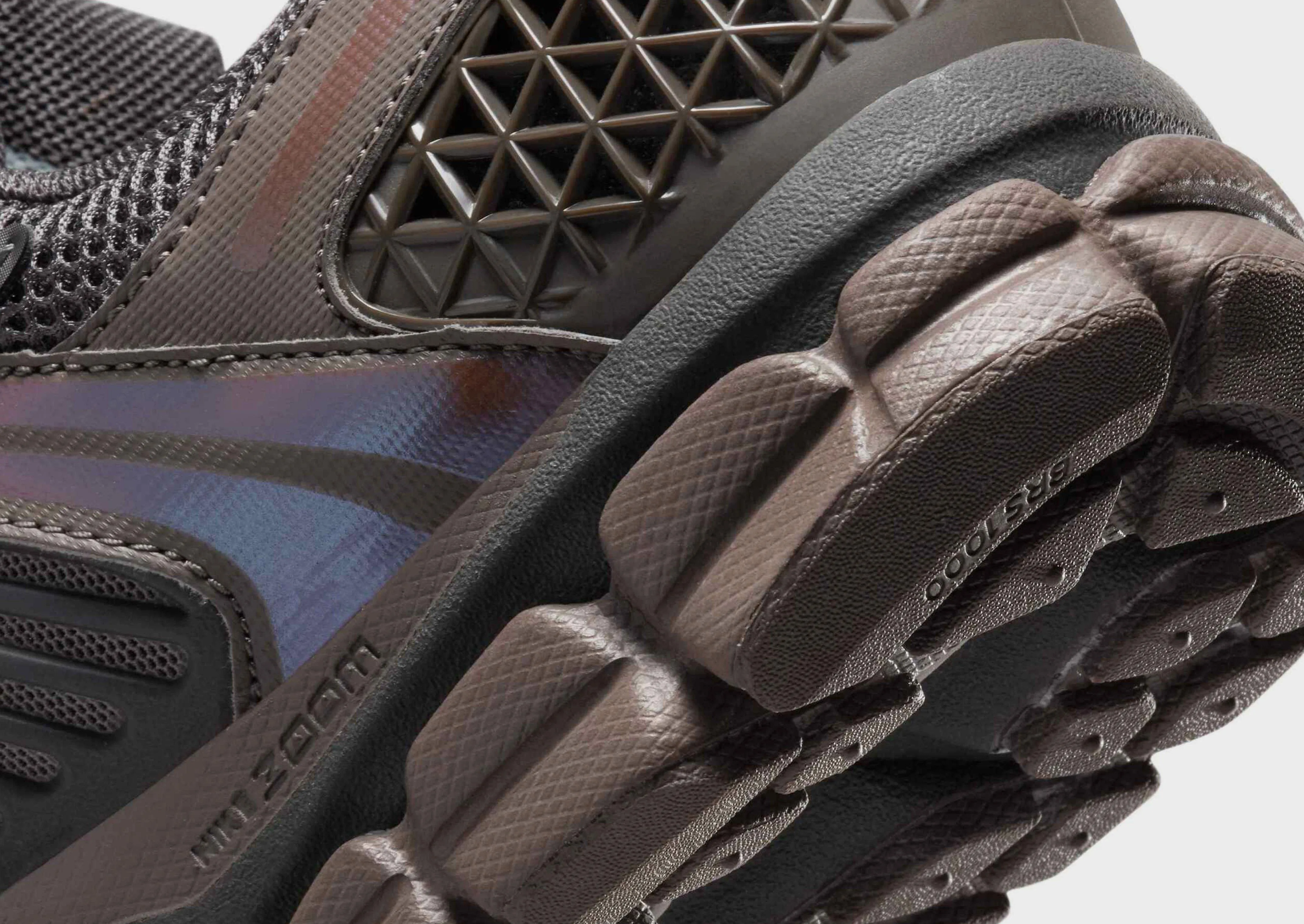Striped Pattern track running footwear Zoom Vomero 5