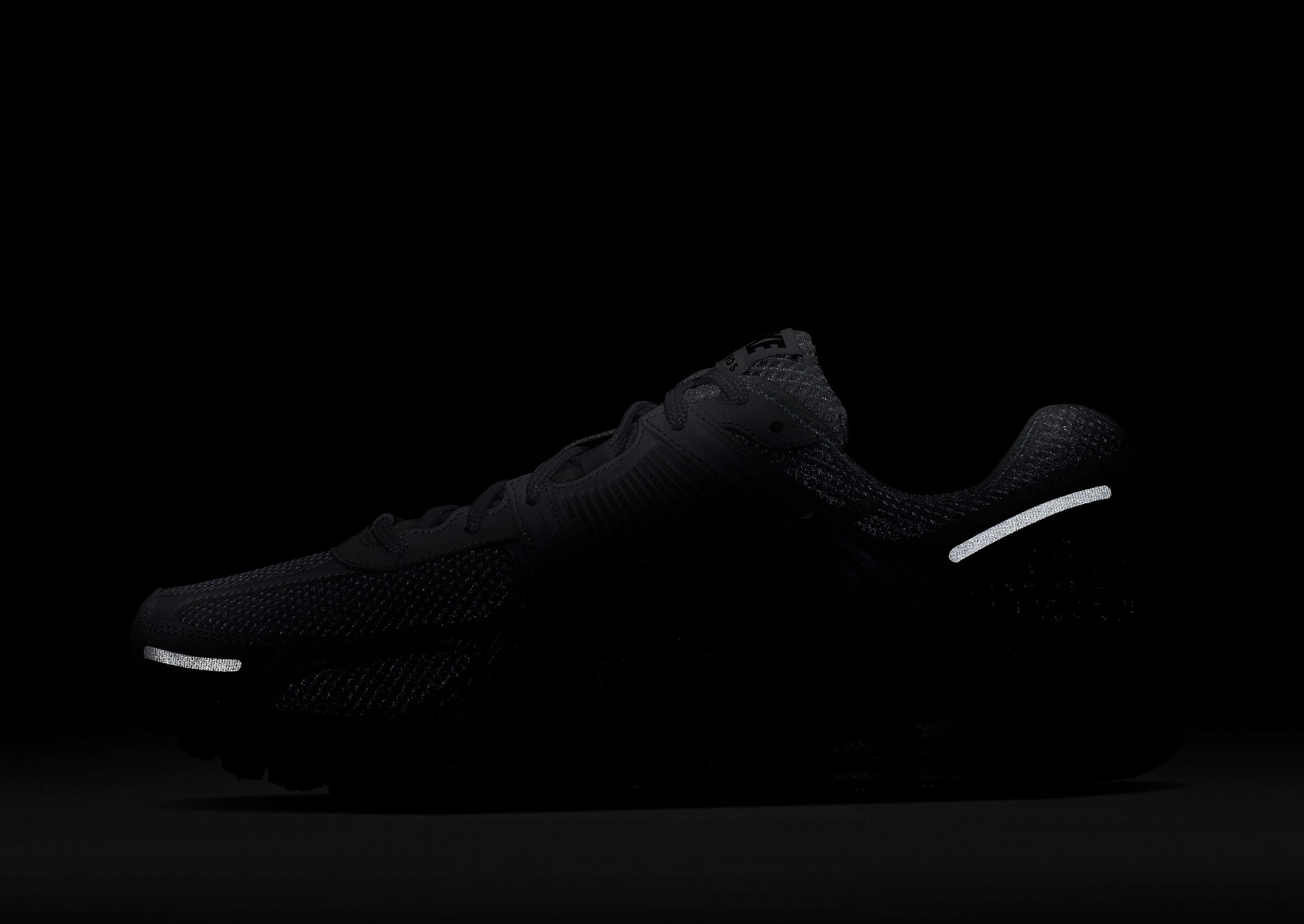 scratch - resistant gym - approved Zoom Vomero 5
