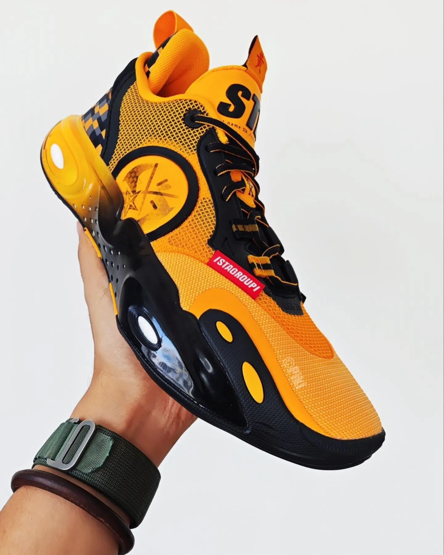 Adaptive Cushioning System Impact absorption STA x Li-Ning Wade All City 12 - Yellow Blood