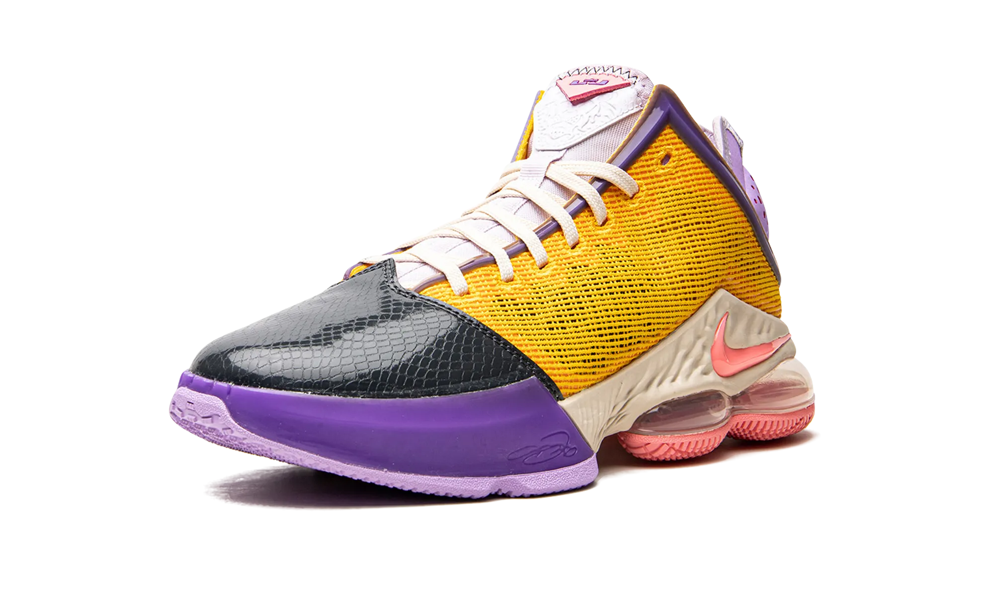 Lebron XIX Low "Mismatch" Maximum Comfort Cushioning Response System