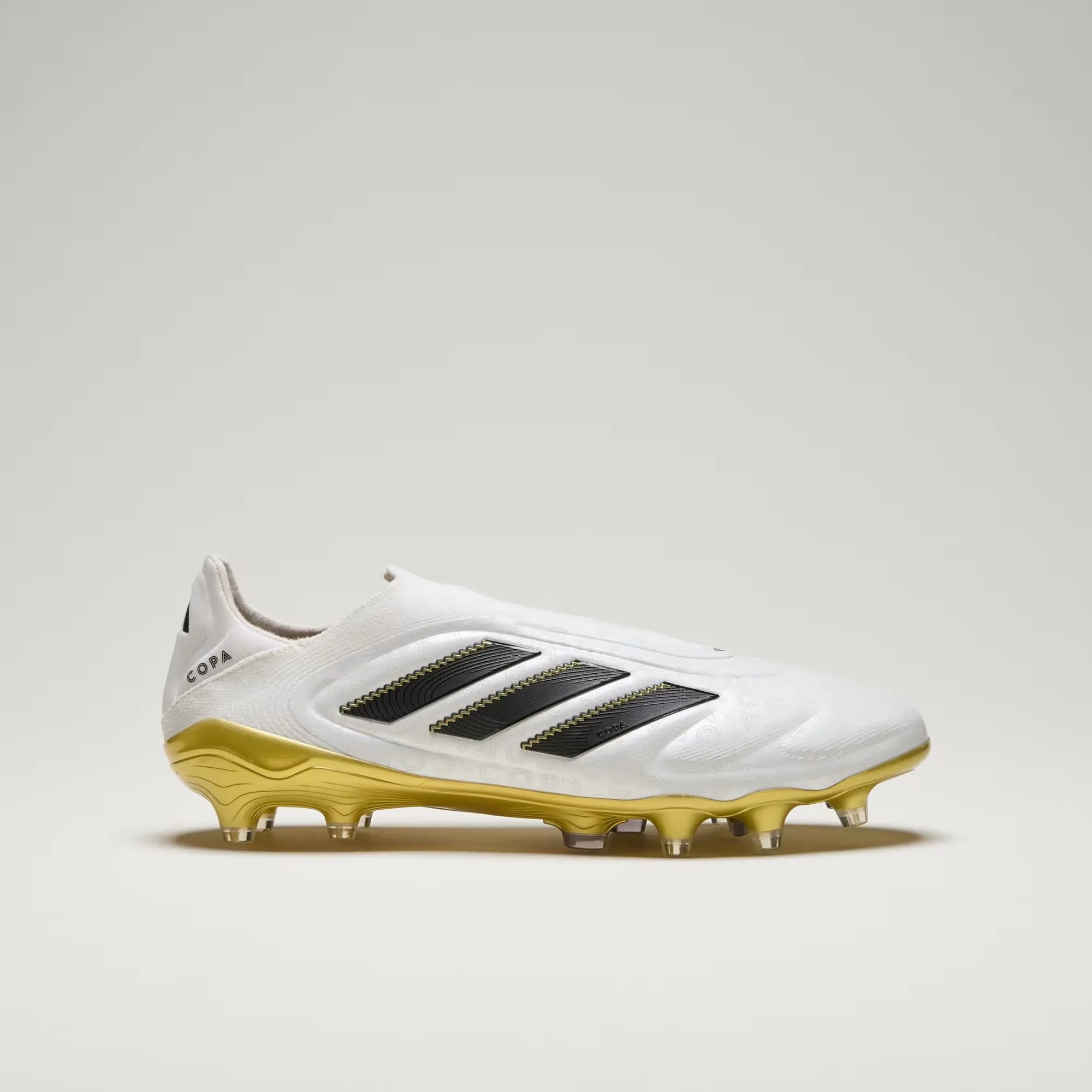 COPA PURE 3 ELITE LACELESS FG Midfield Play