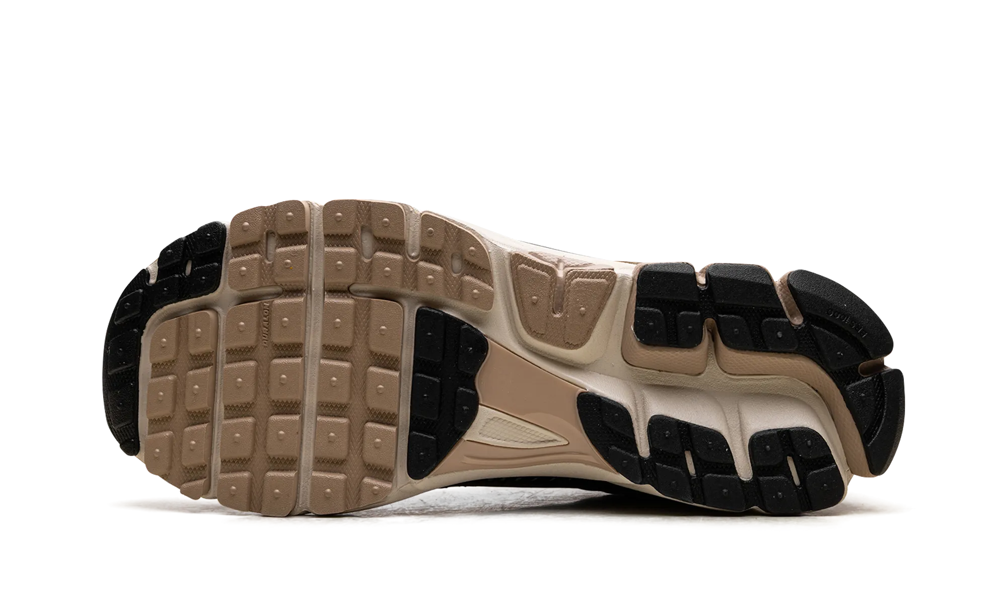 Zoom Vomero 5 WMNS "Sanddrift" running in different terrains