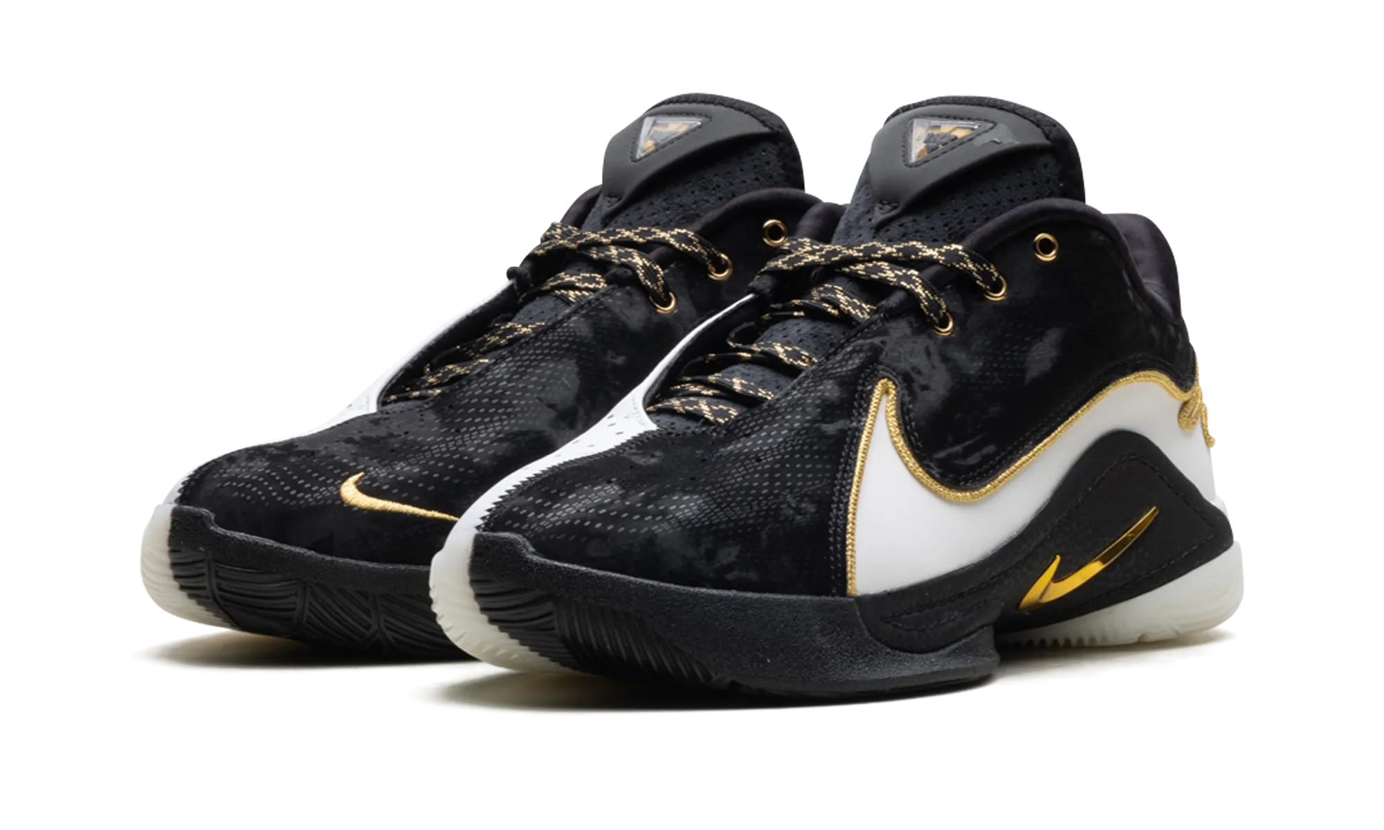 Wide fit Sharp Cuts LeBron 22 "Mogul"