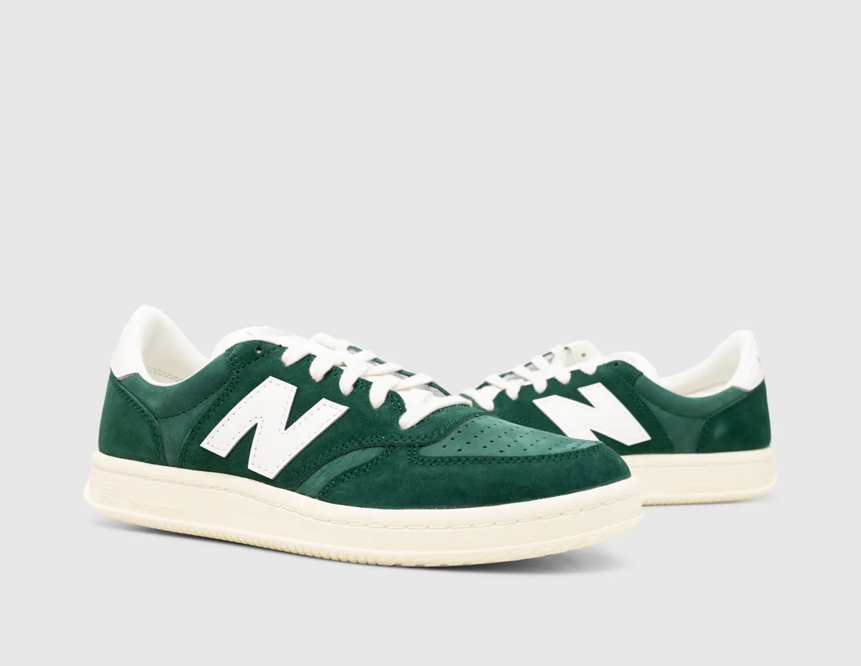 Ready For Action Breathable Perforations New Balance CT500CH Marsh Green / Angora