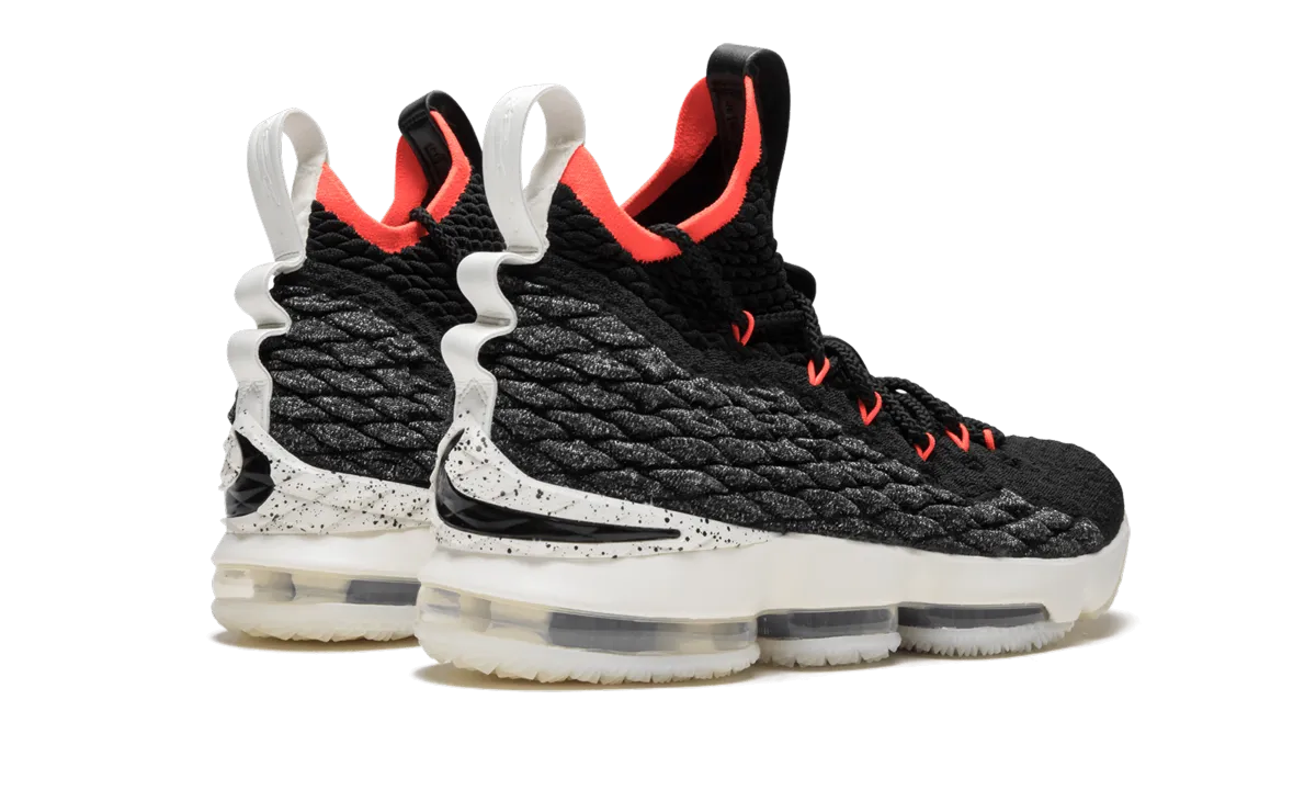 Lebron 15 "Black / Bright Crimson" Flex grooves