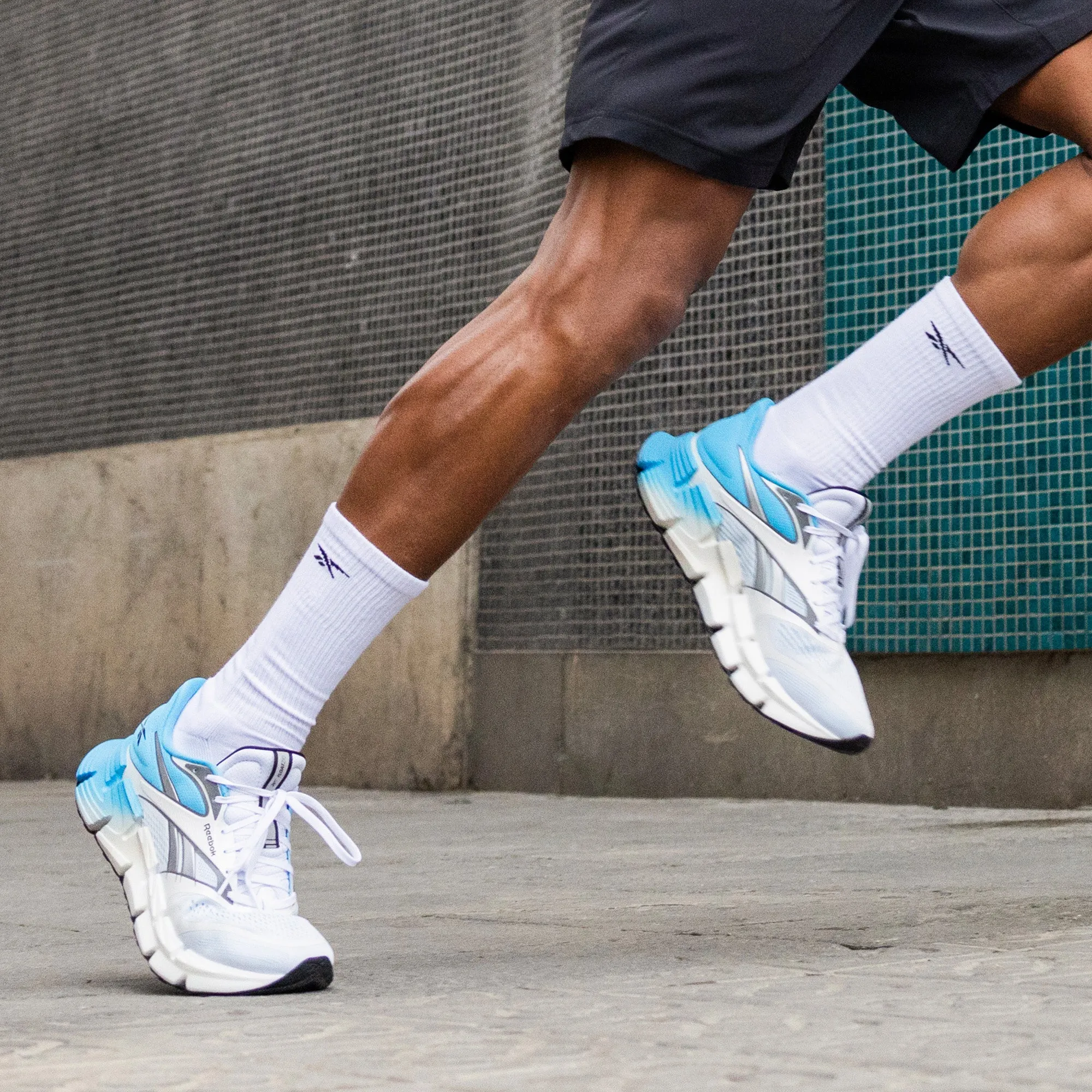 Focus - boosting Lace Up Style Men's FloatZig 2 Running Shoes