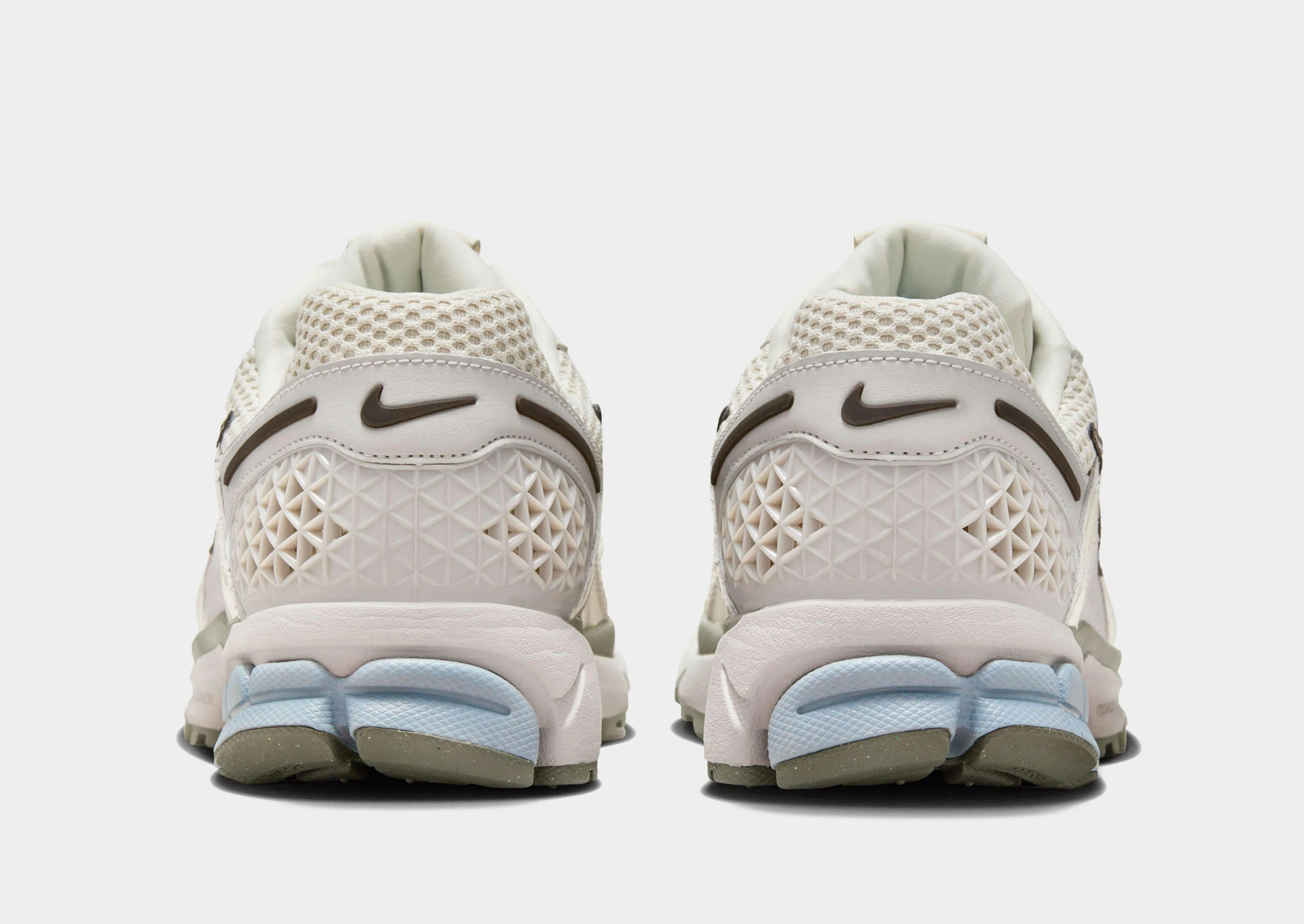 pronation - correcting shoes Zoom Vomero 5 SE