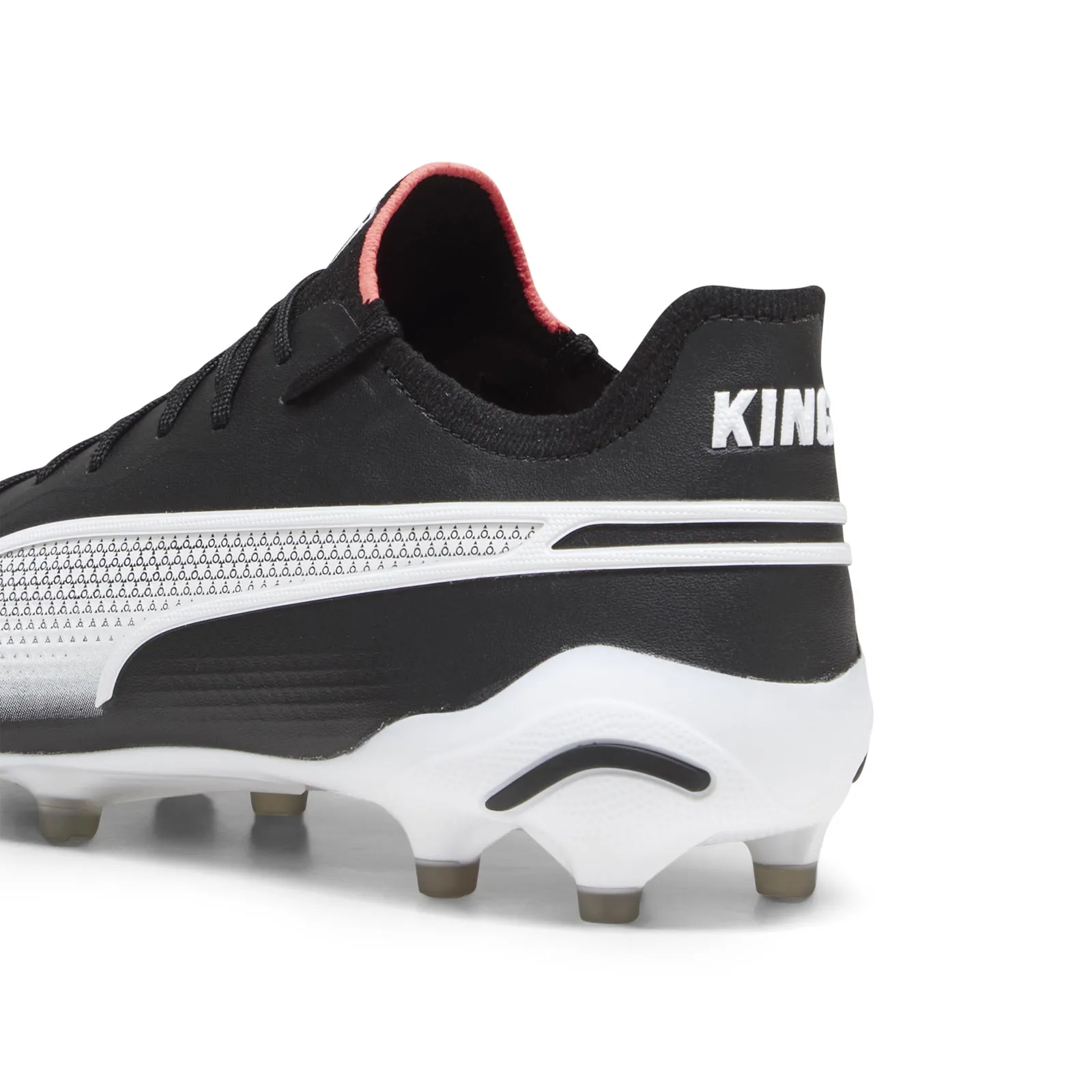 Clean Profile Energy Push Puma King Ultimate FG Blk/Wht