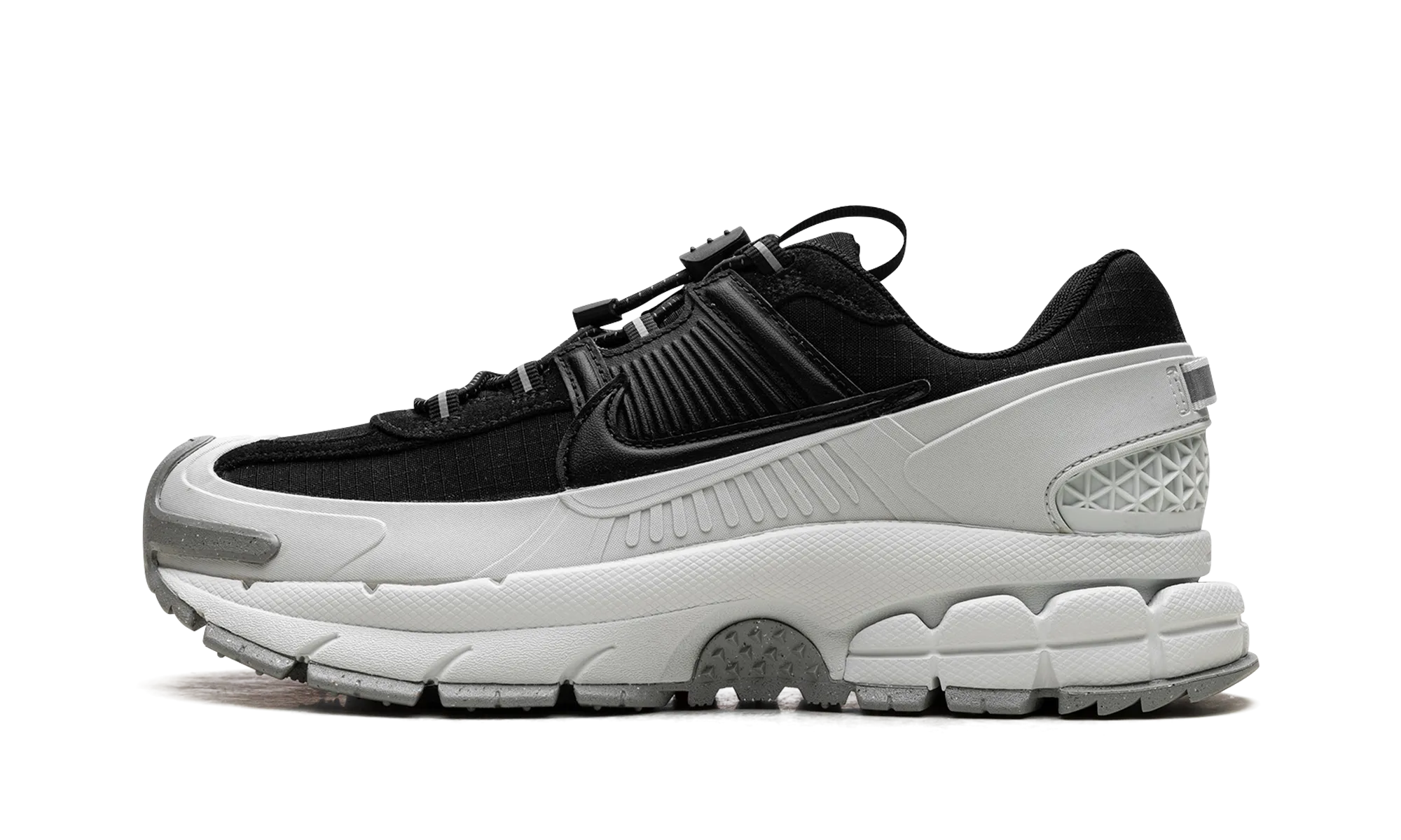 Zoom Vomero 5 Roam "Black Light Silver" junior running in an estuary area shoes