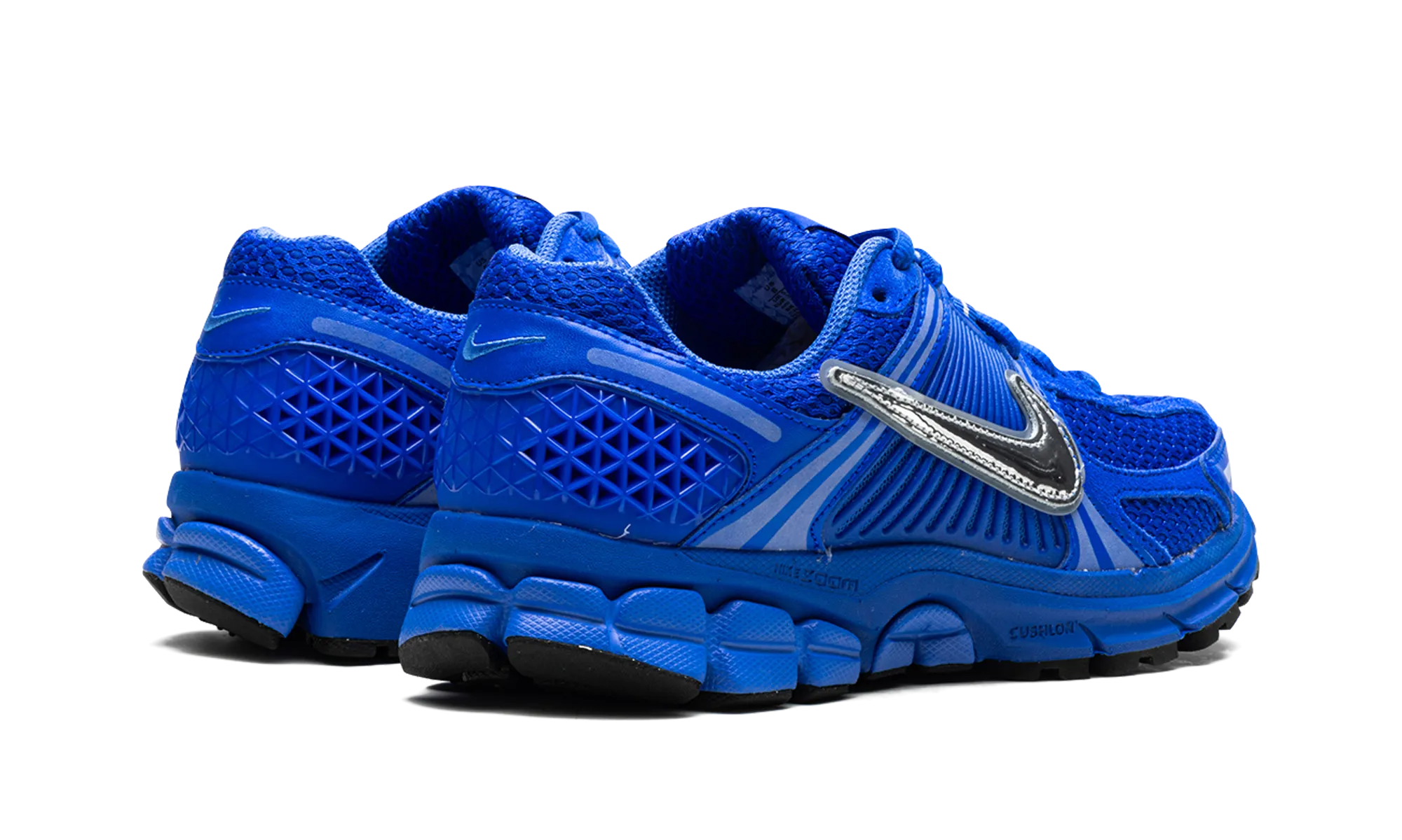 Zoom Vomero 5 WMNS "Racer Blue" sandy terrain