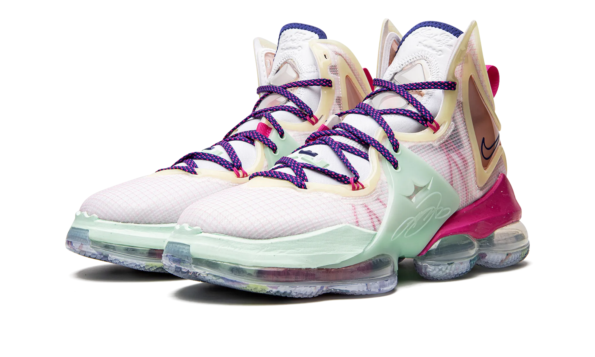 Flexible Arch Plate Multi Purpose LeBron 19 "Valentine's Day"