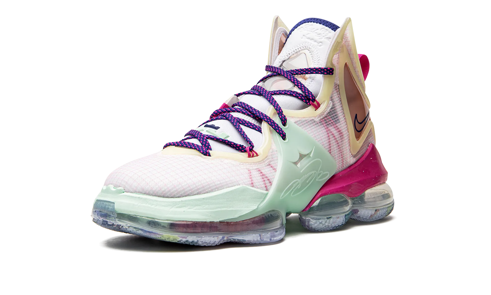 LeBron 19 "Valentine's Day" Speed Agility Fit Responsive cushioning