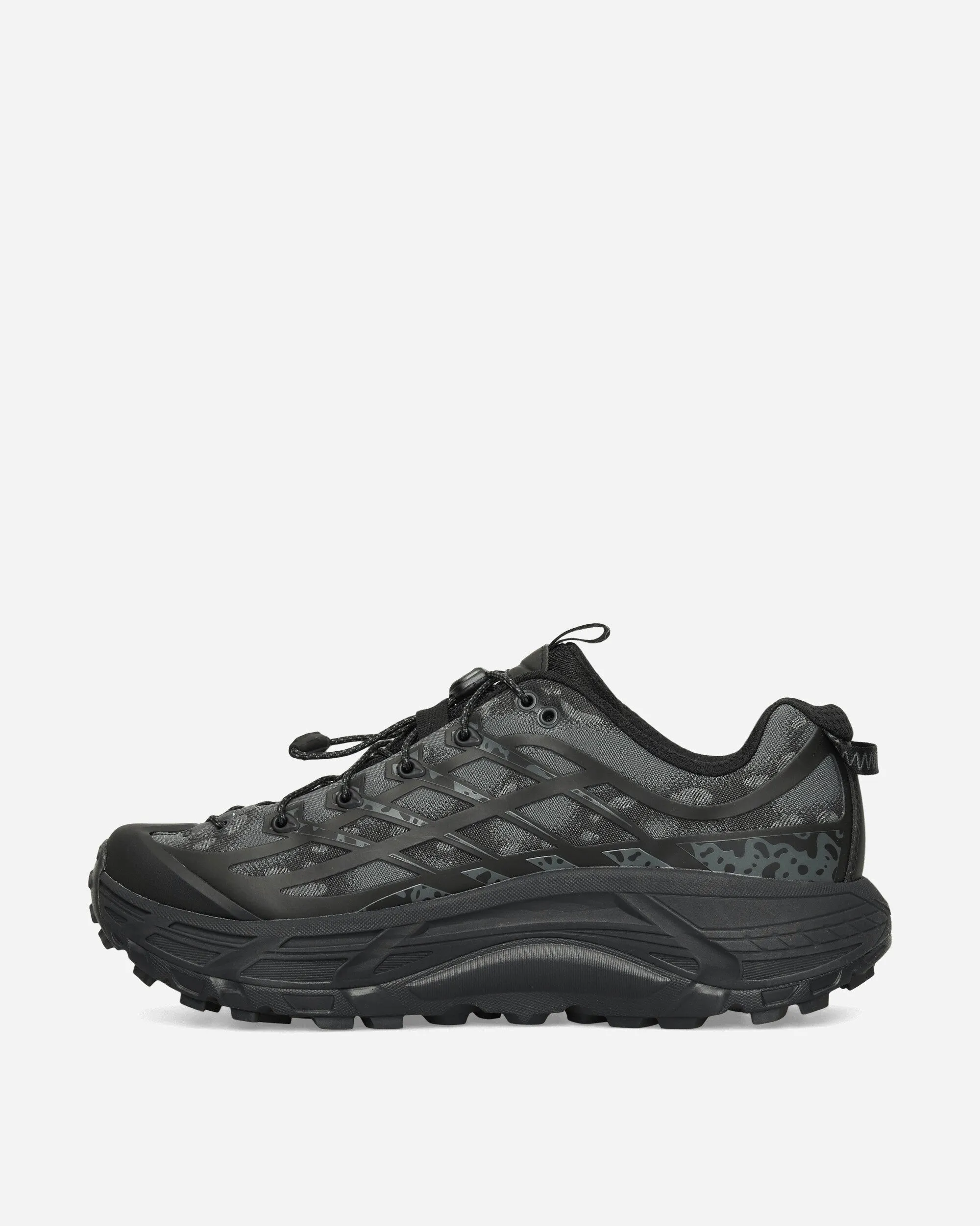 Stealth/Tech Mafate Three2 Sneakers Black / Carbon All Ground Airflow Venting