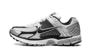enhance agility race - day shoes Zoom Vomero 5 "Metallic Silver Black"