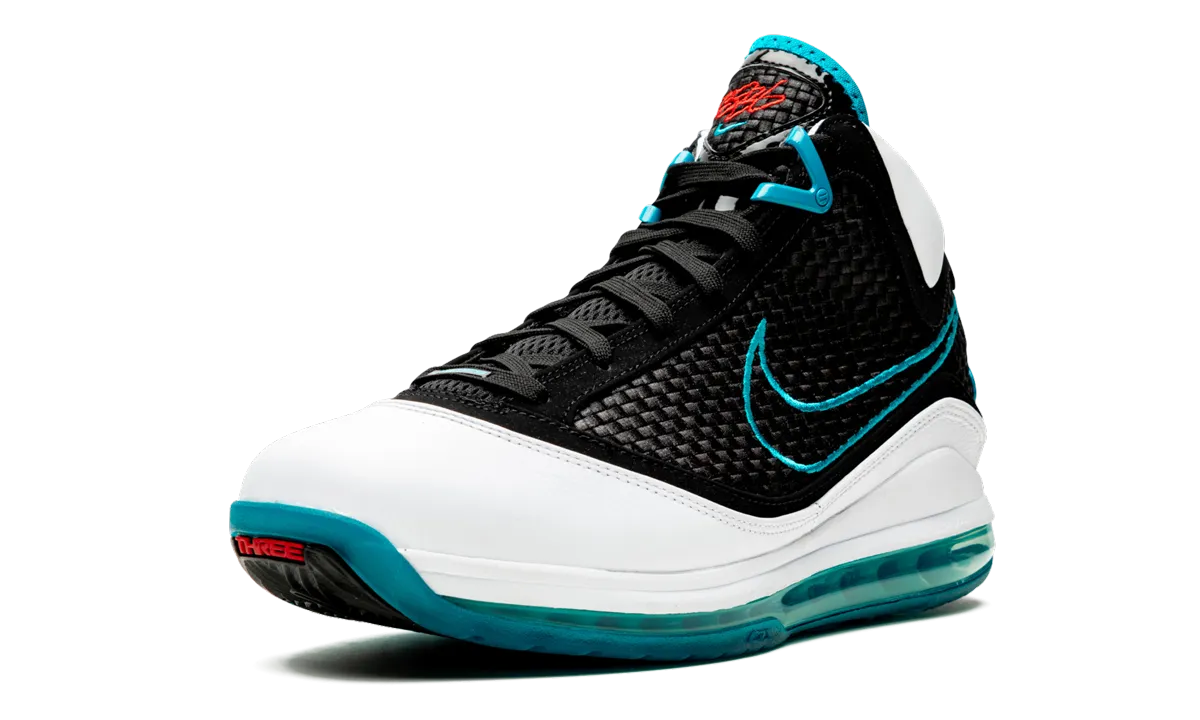 Seamless Upper Lebron 7 QS "Red Carpet"