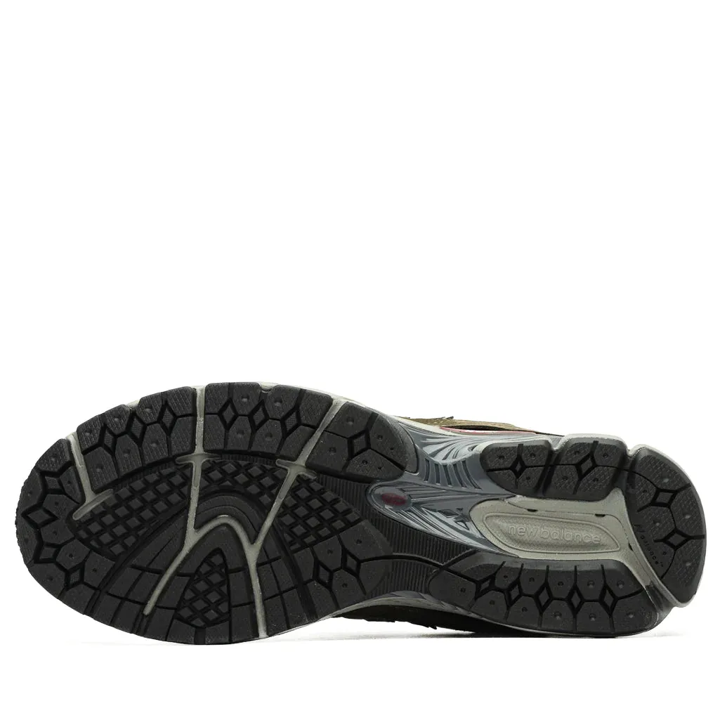 Vented Heel Panel Compression Resistant Collar New Balance 2002R "Protection Pack - Dark Moss"