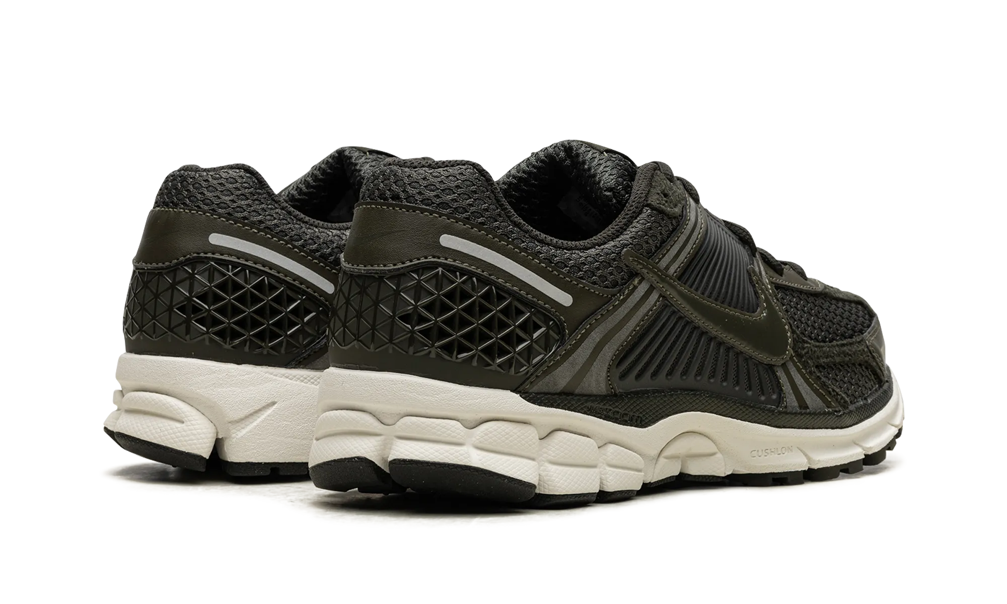 ZOOM VOMERO 5 WMNS "Sequoia" mountain running shoe landscape weekend run shoes