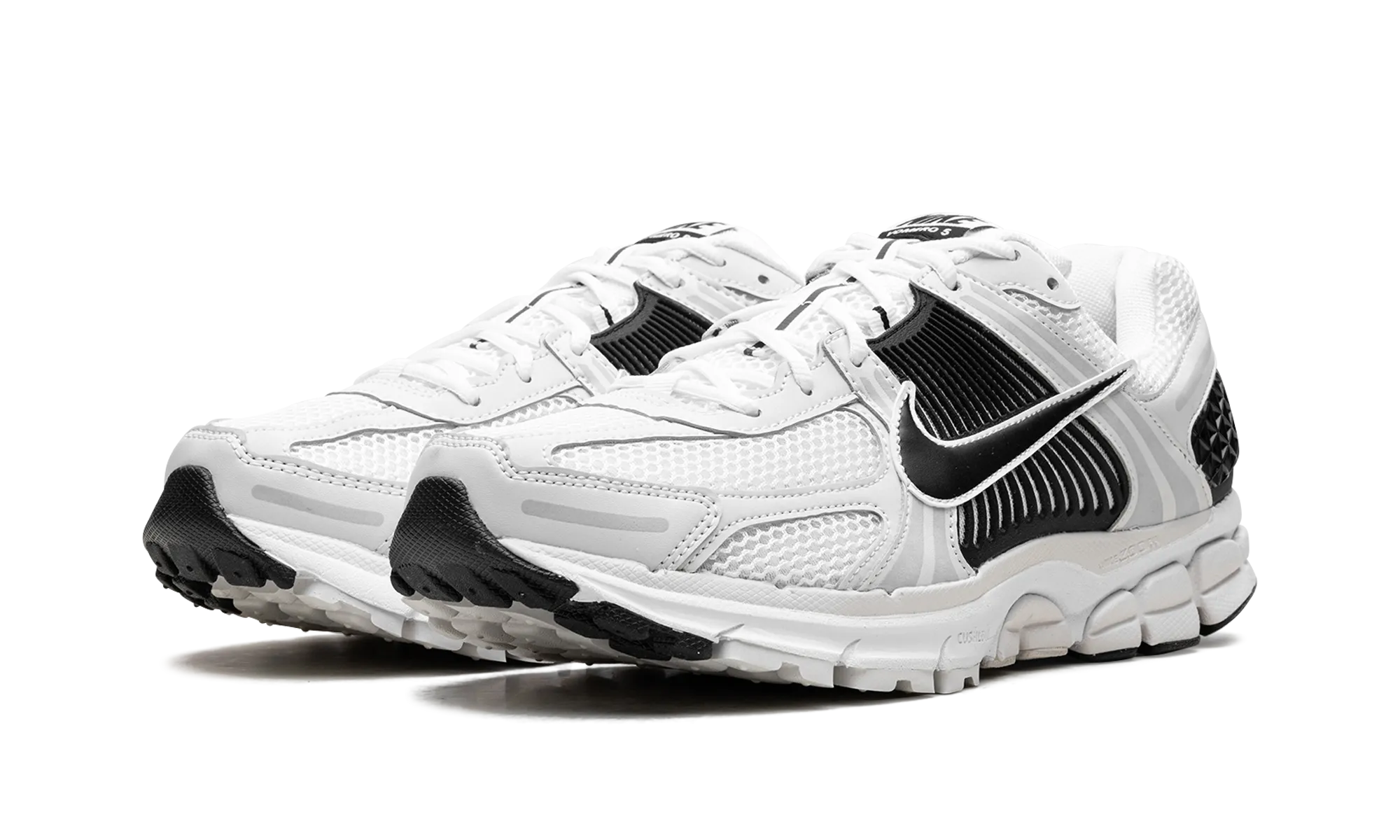 Proven result ventilated design shoes Zoom Vomero 5 "White / Black"
