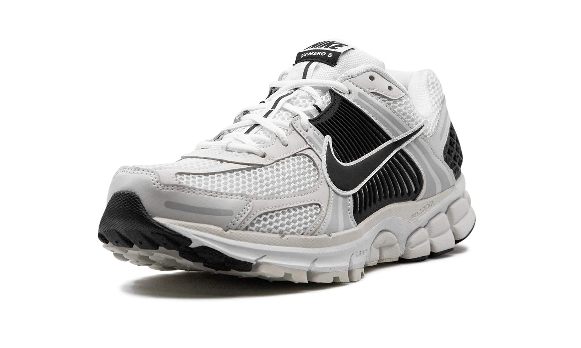 Tread Pattern Zoom Vomero 5 "White / Black"