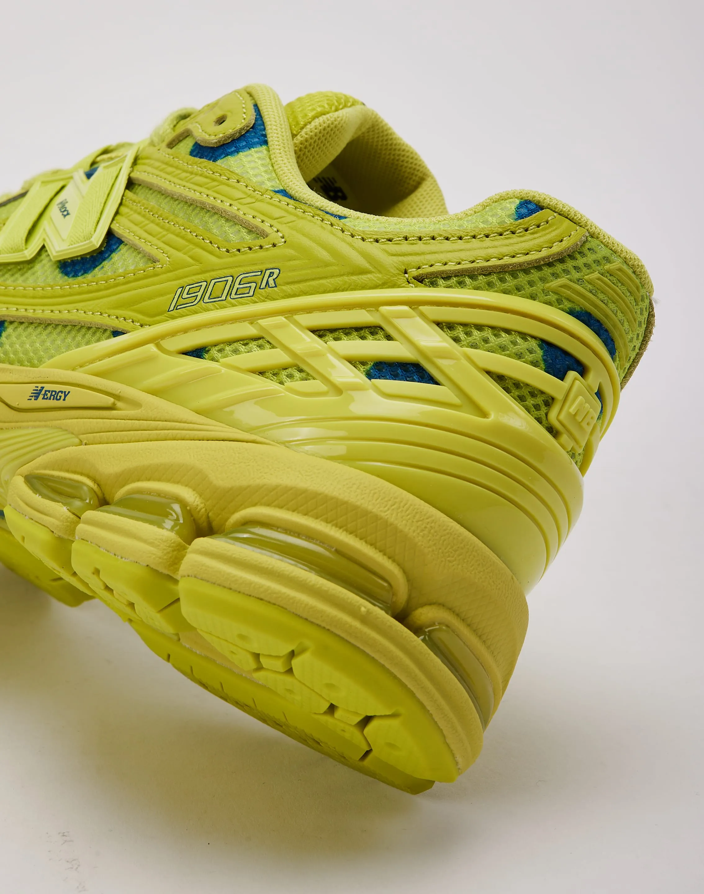 Pilates Cool New Balance 1906R