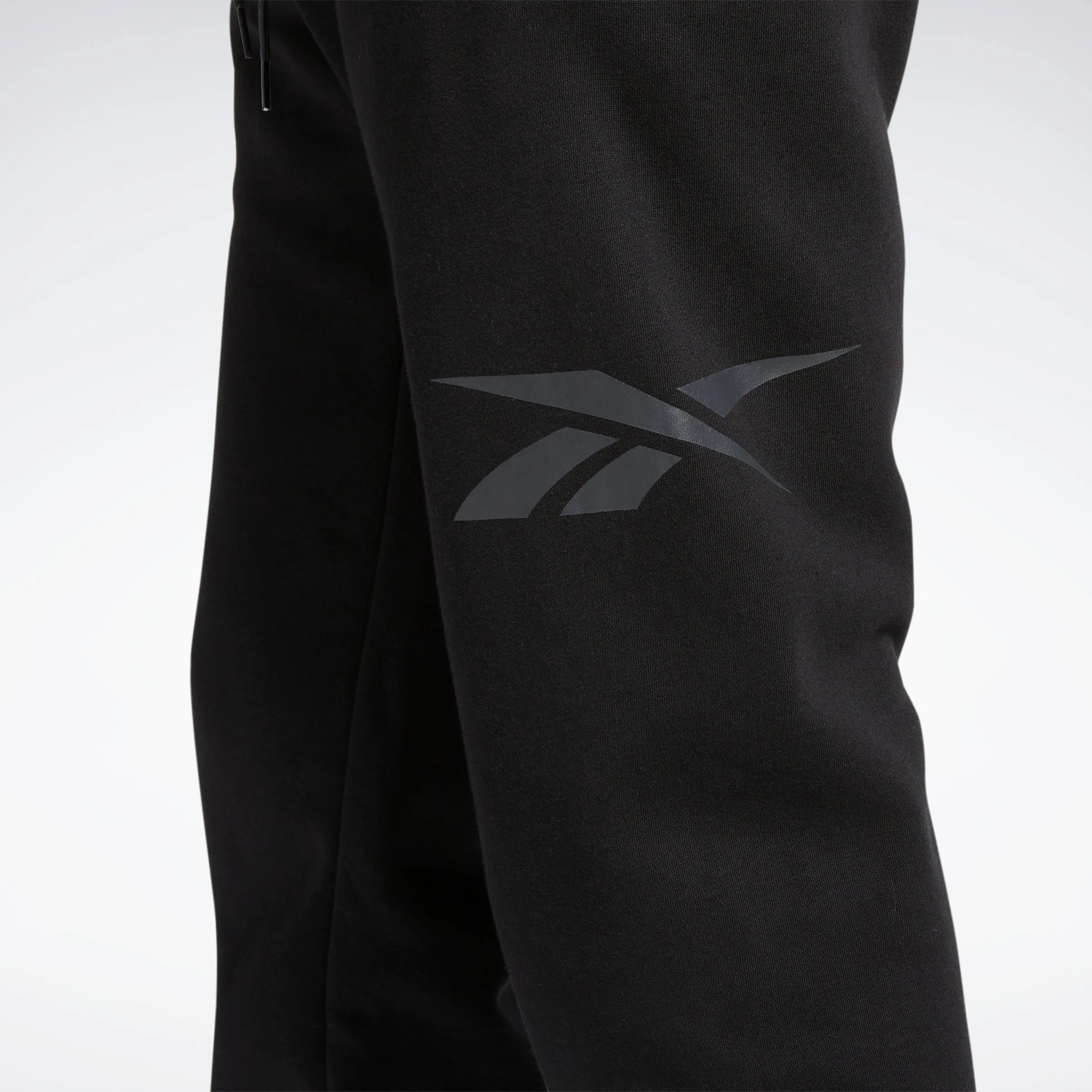 Wind Chill Fresh Drop Reebok Apparel Men Basketball Vector Fleece Joggers Black