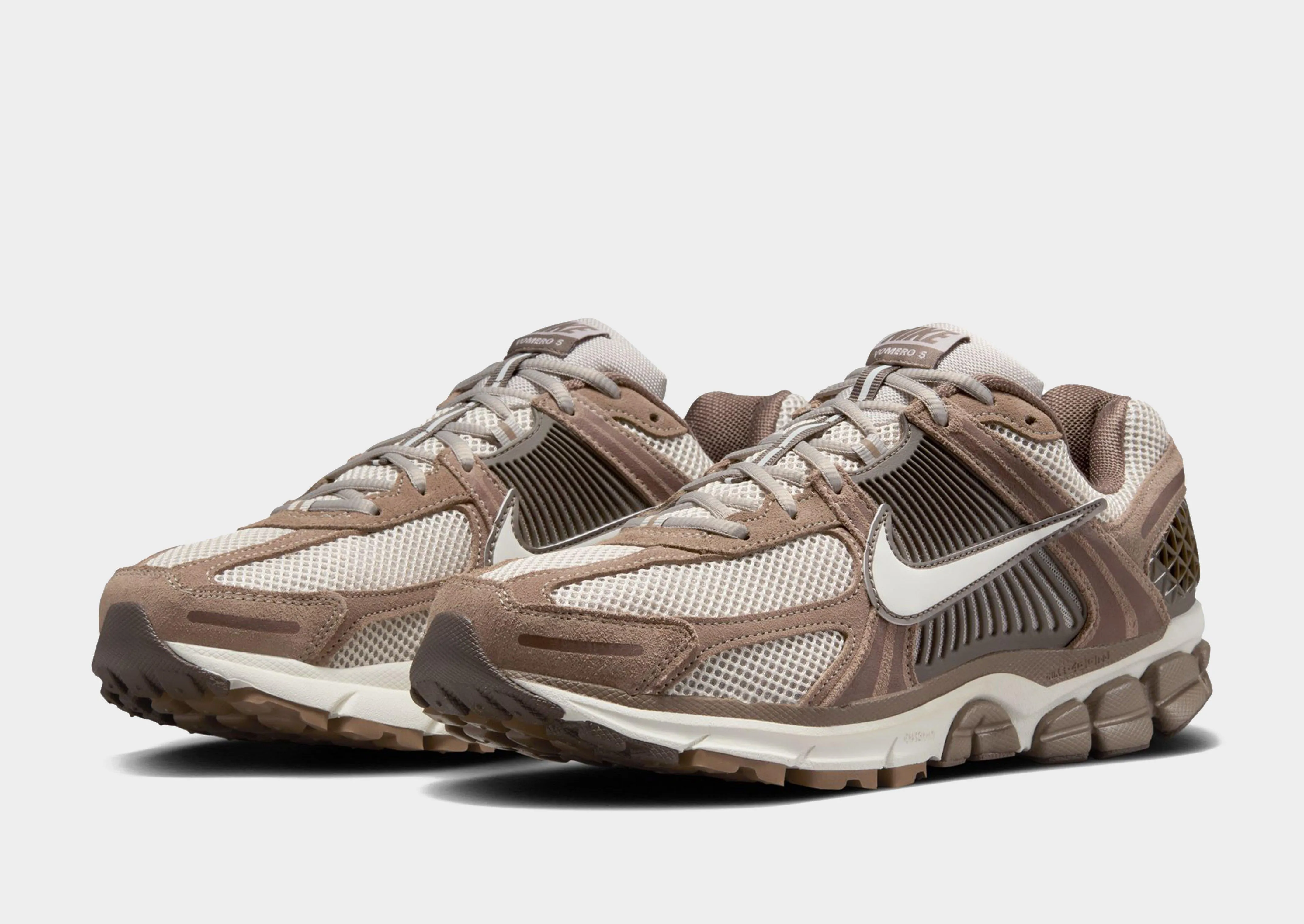 odor - resistant running shoes Zoom Vomero 5