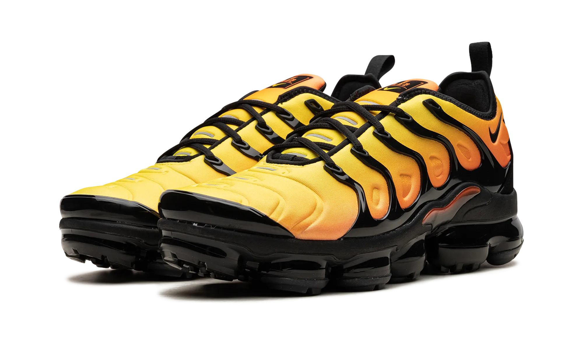 Training - session running in a canyon area shoes Air Vapormax Plus "Sunset"