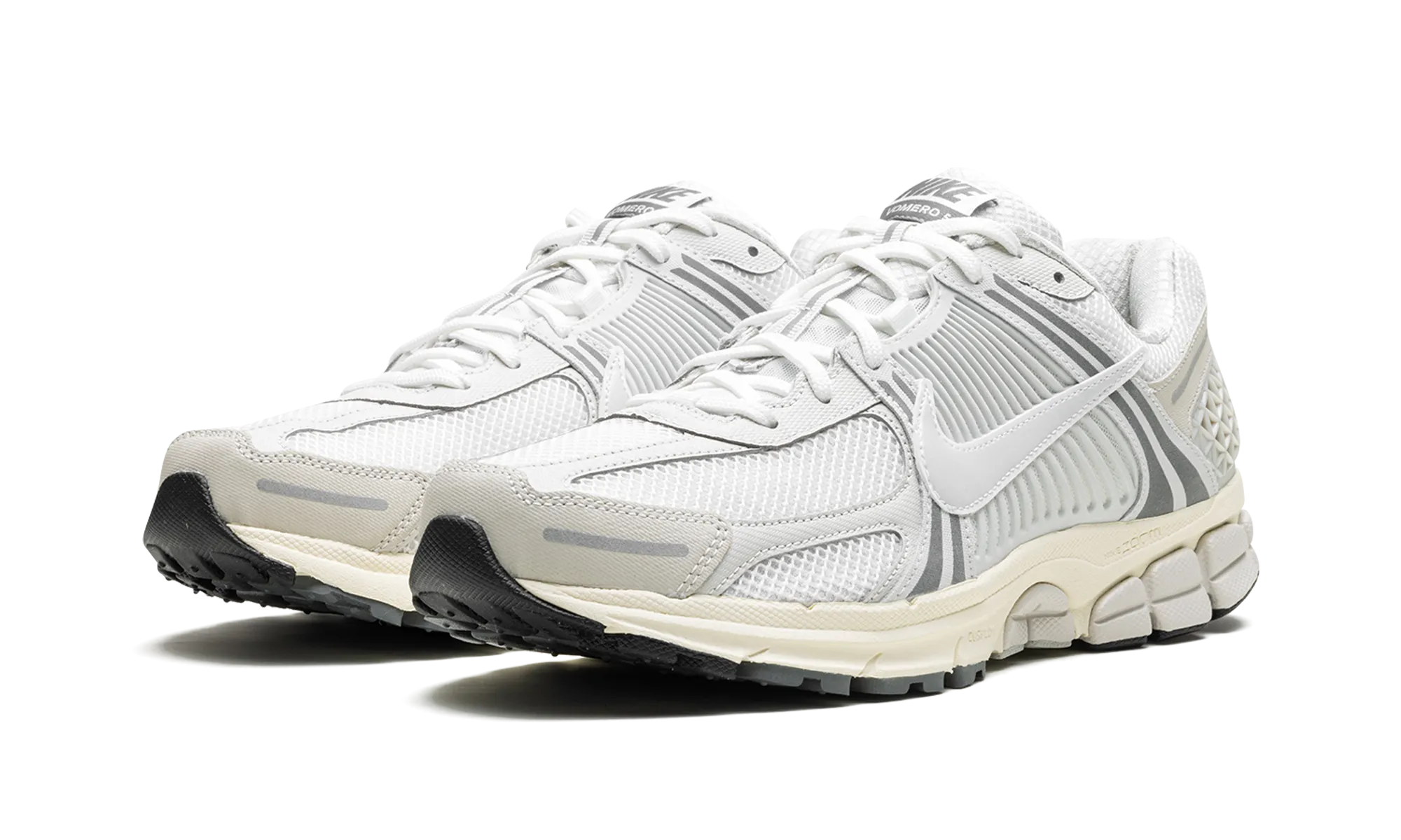 traction - pattern sole shoes Non Marking Outsole Zoom Vomero 5 "Platinum Tint"