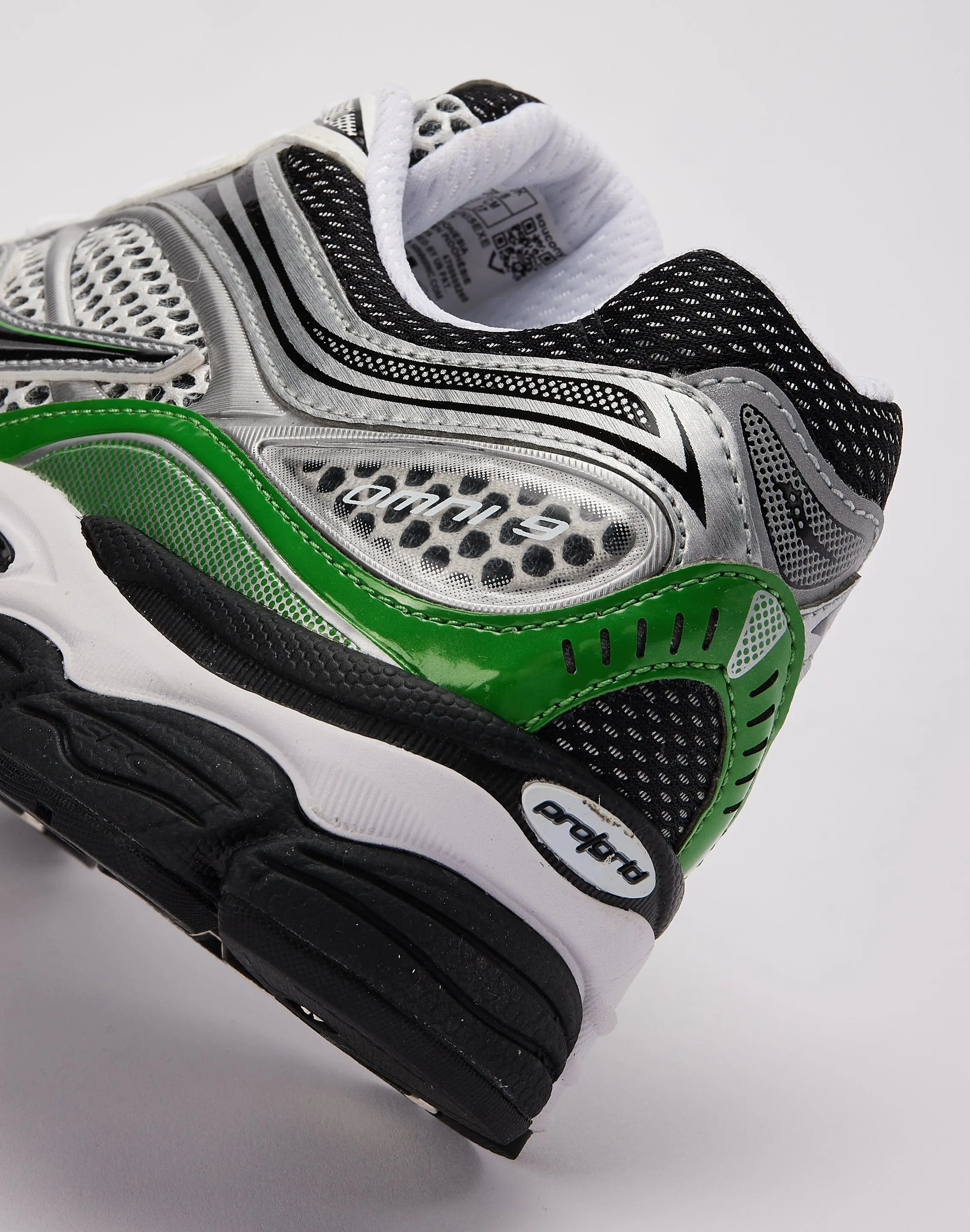 Saucony ProGrid Omni 9 Sport Edge slow walk