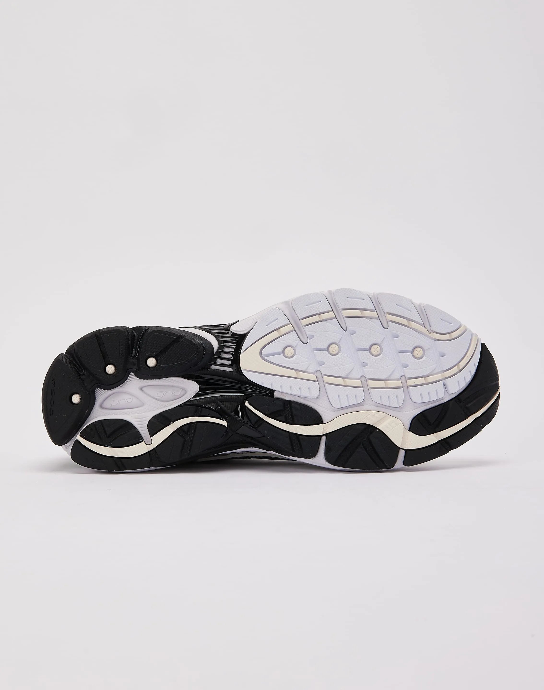 Saucony ProGrid Omni 9 mesh construction