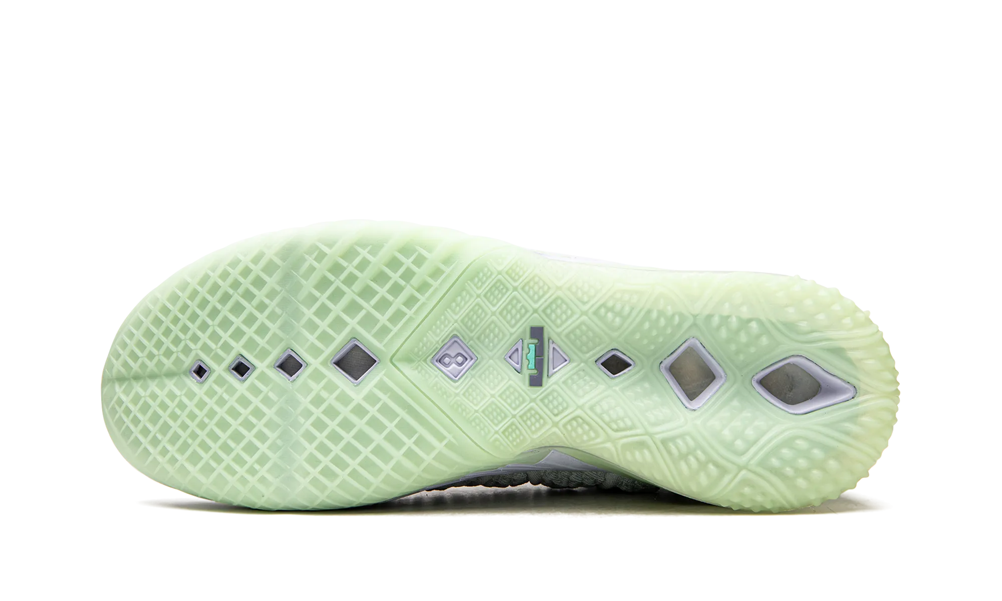 LeBron 18 "Diana Taurasi GOAT Vision" Ventilation Channels Design Heel lockdown