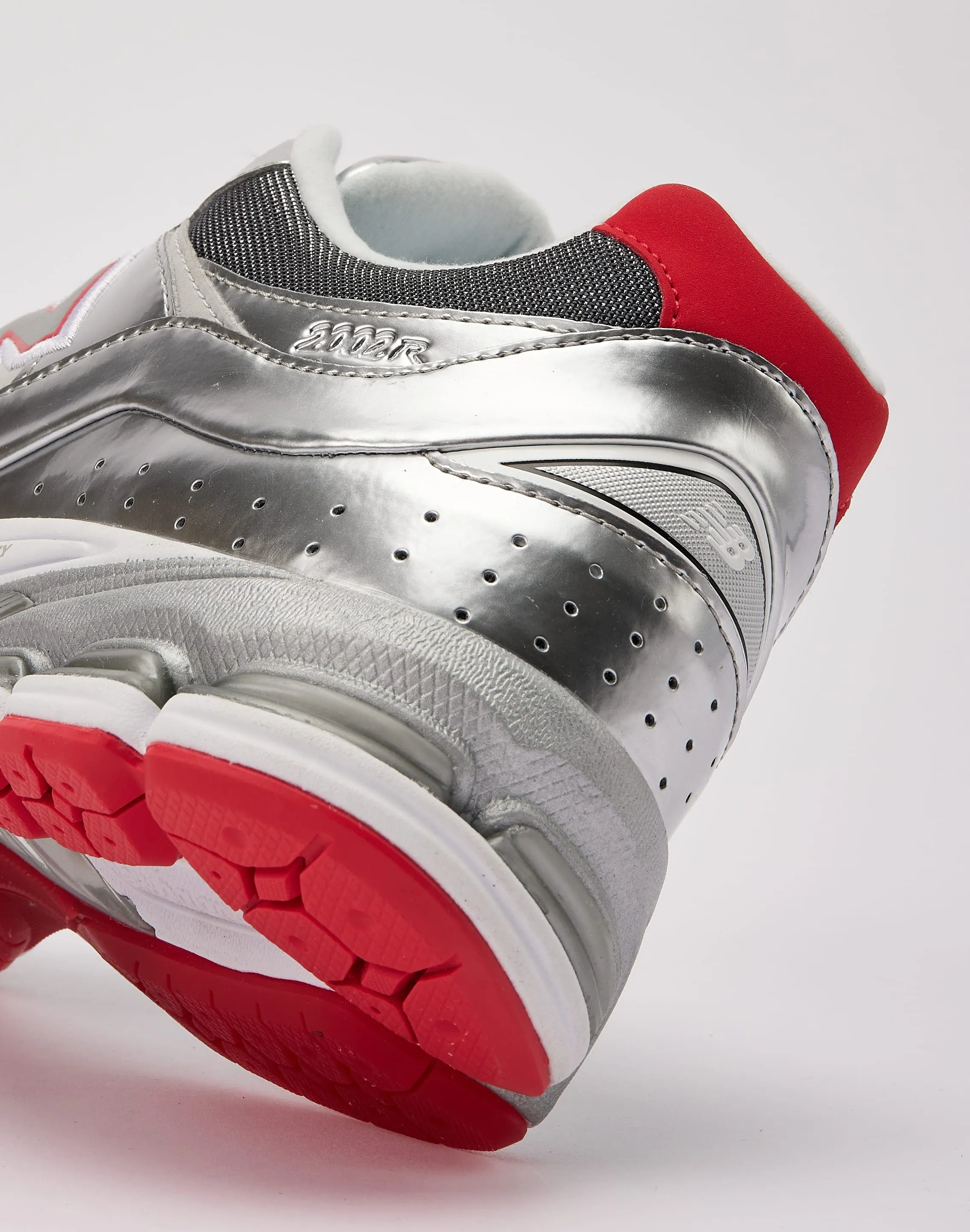 Run Free New Balance 2002R 'Tinsel'