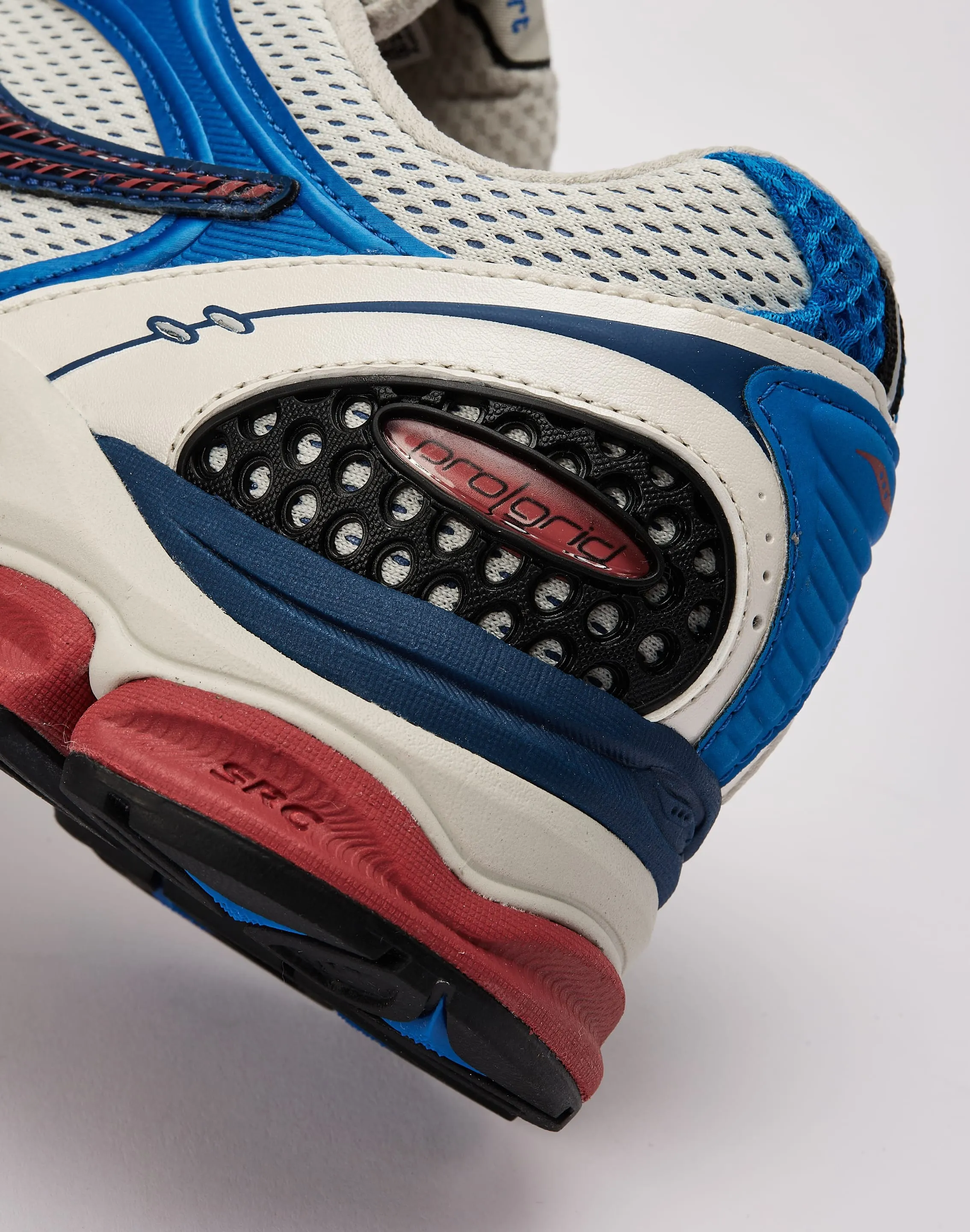 Saucony ProGrid Triumph 4 Peak Mode Durable Build