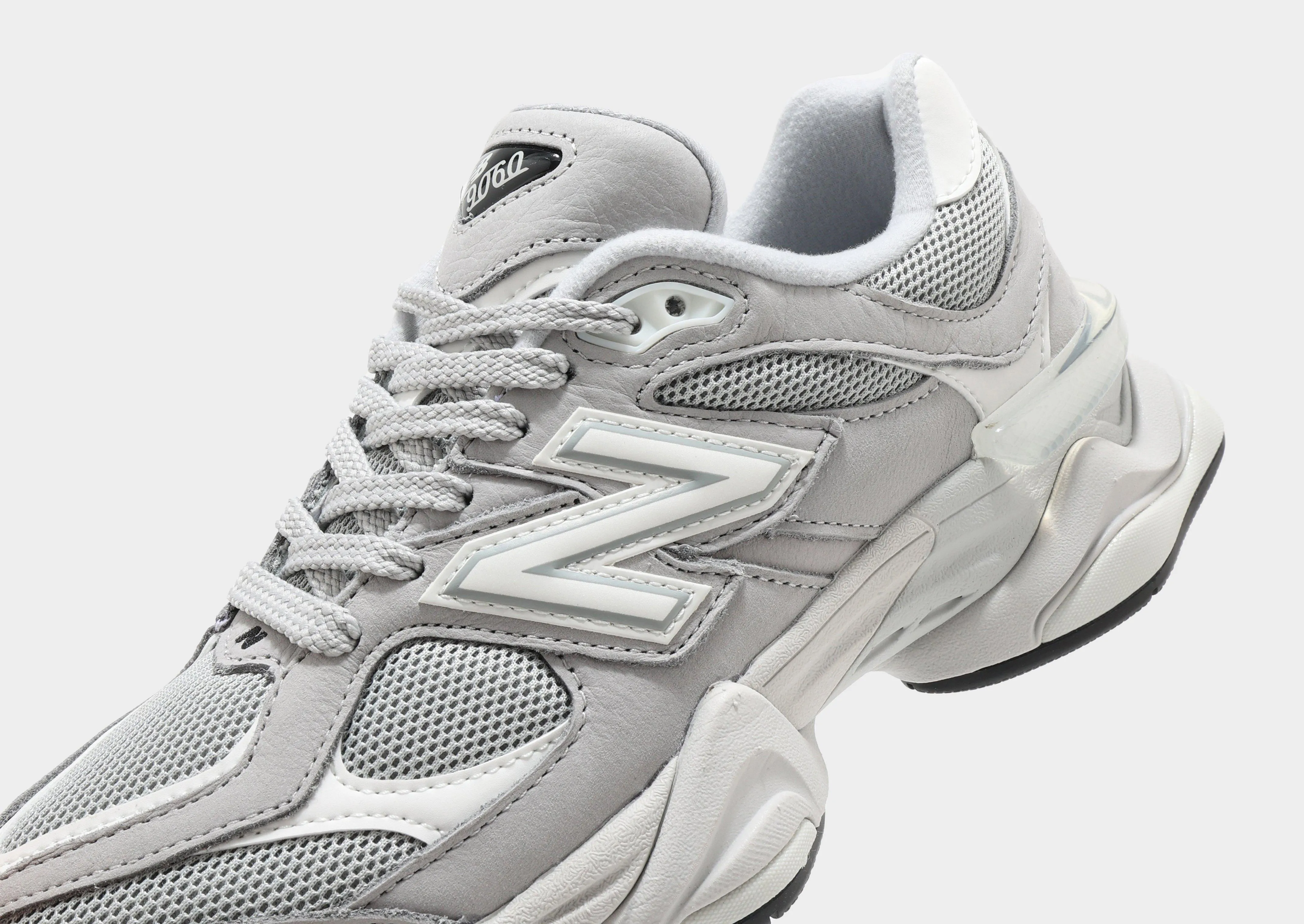 9060 Heel counter Breathable Zones