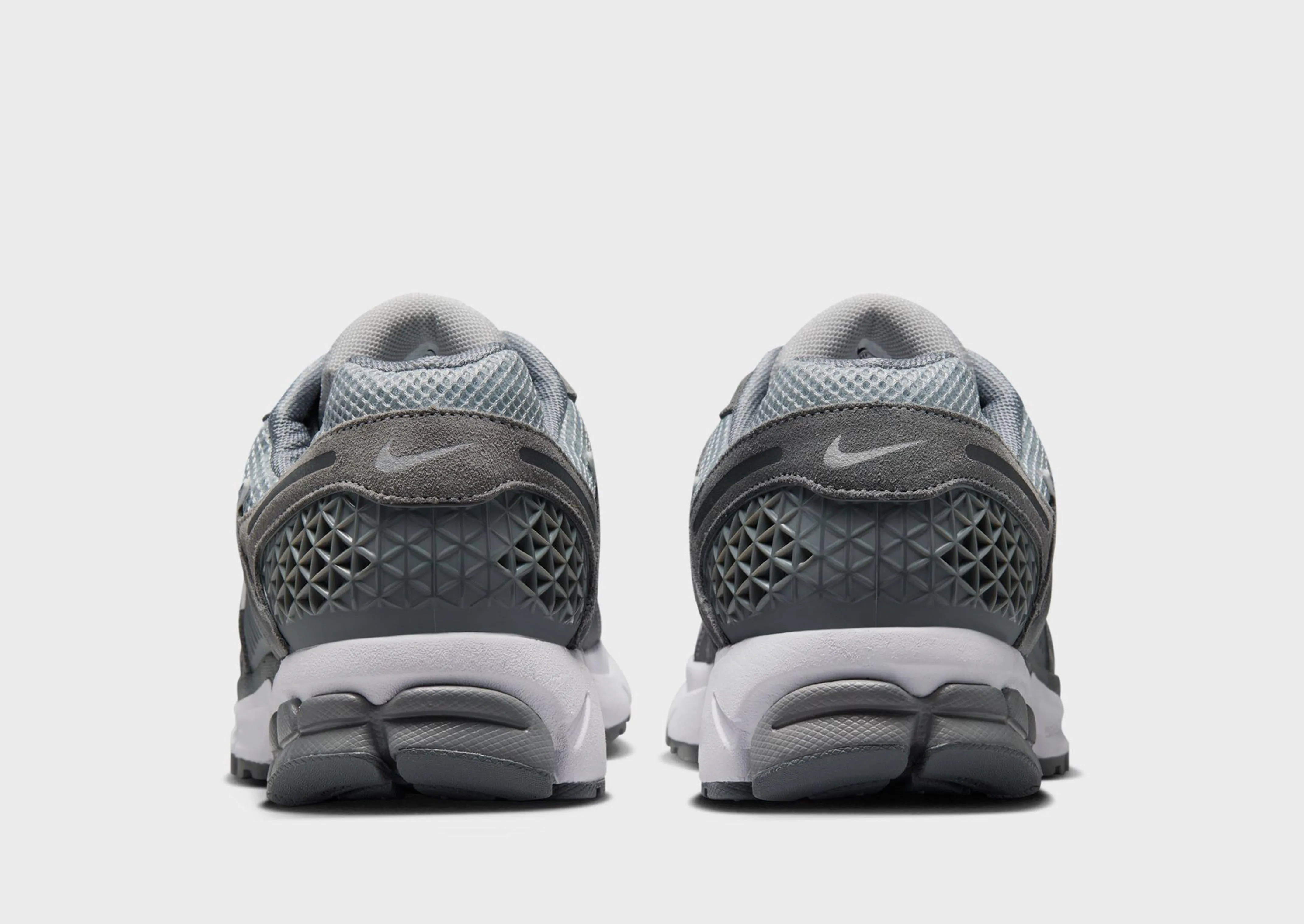 Zoom Vomero 5 solid - color running shoes