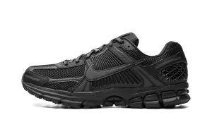 Zoom Vomero 5 "Triple Black" mountain trails biomechanically - correct