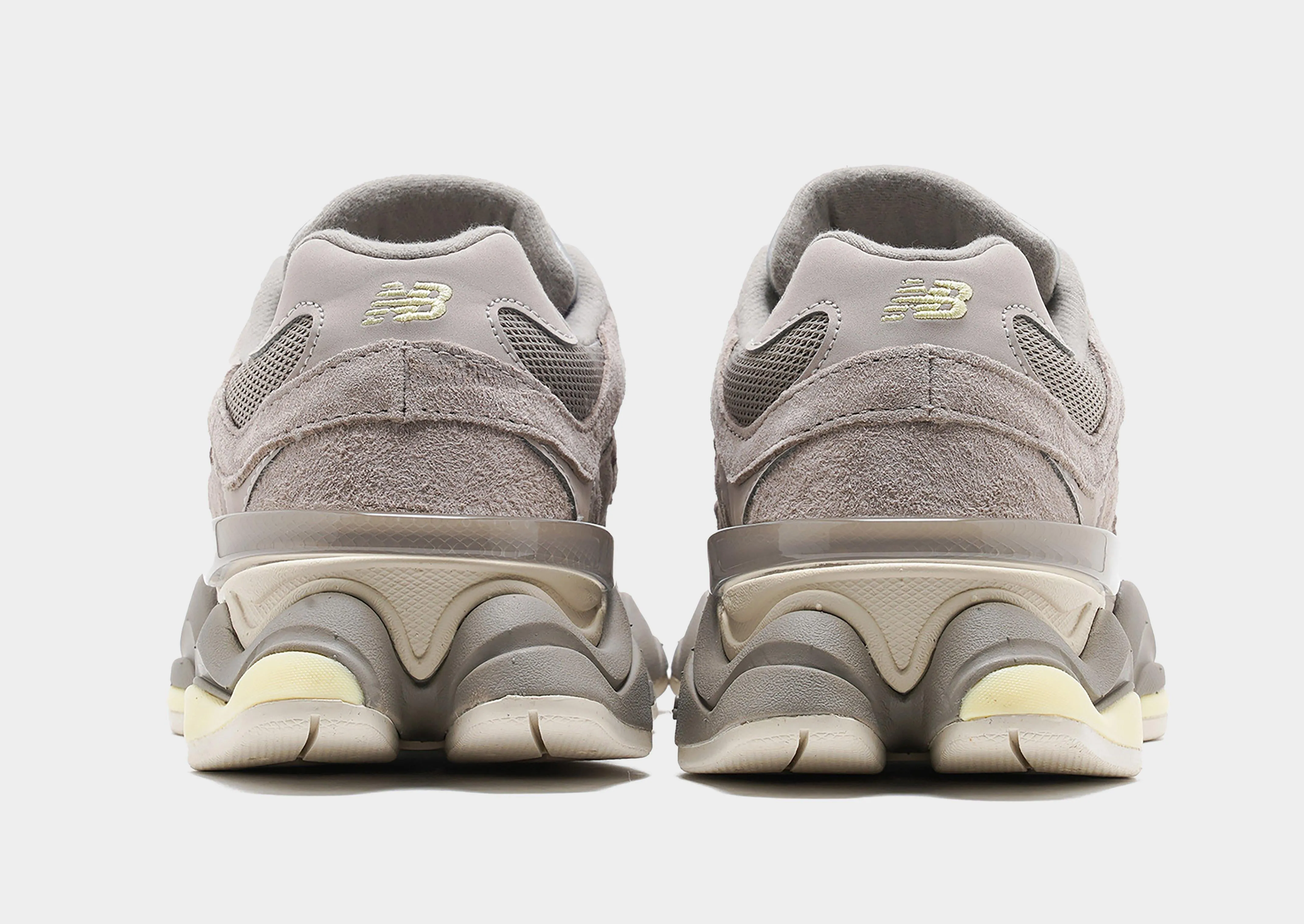 9060 Sporty lining Structured silhouette