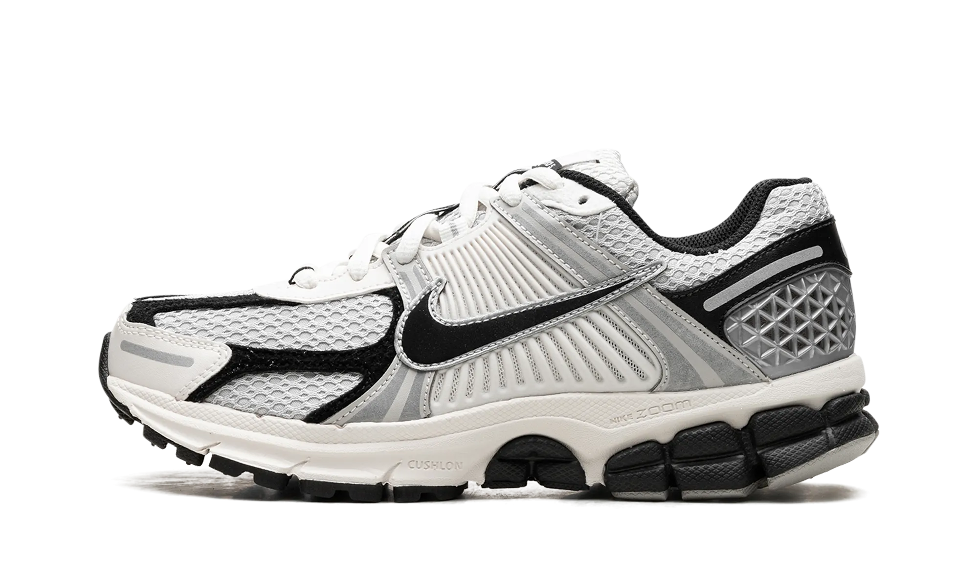 marathoning footwear running in a marina area shoes Zoom Vomero 5 "Photon Dust Black"