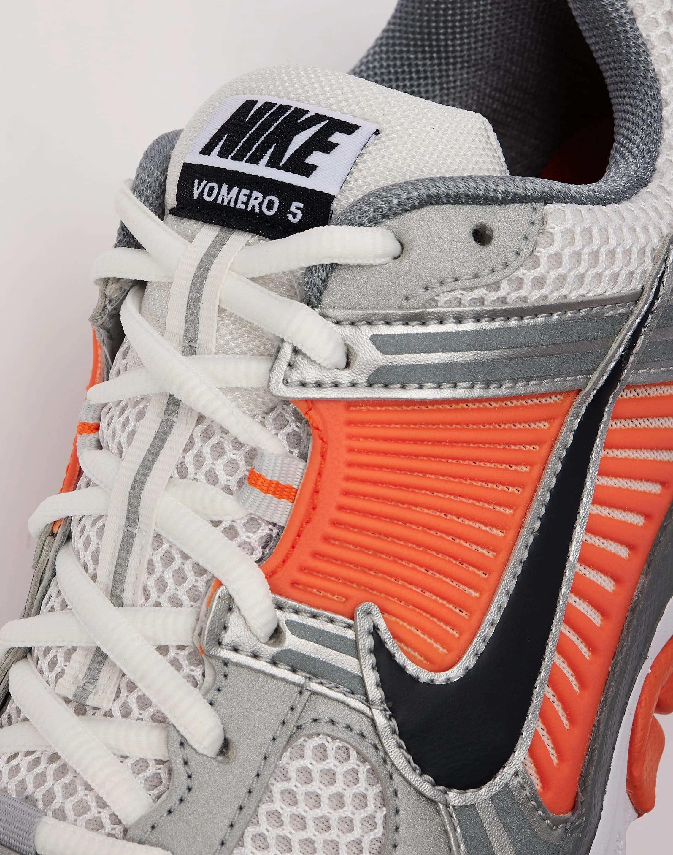 slow walk Nike Zoom Vomero 5