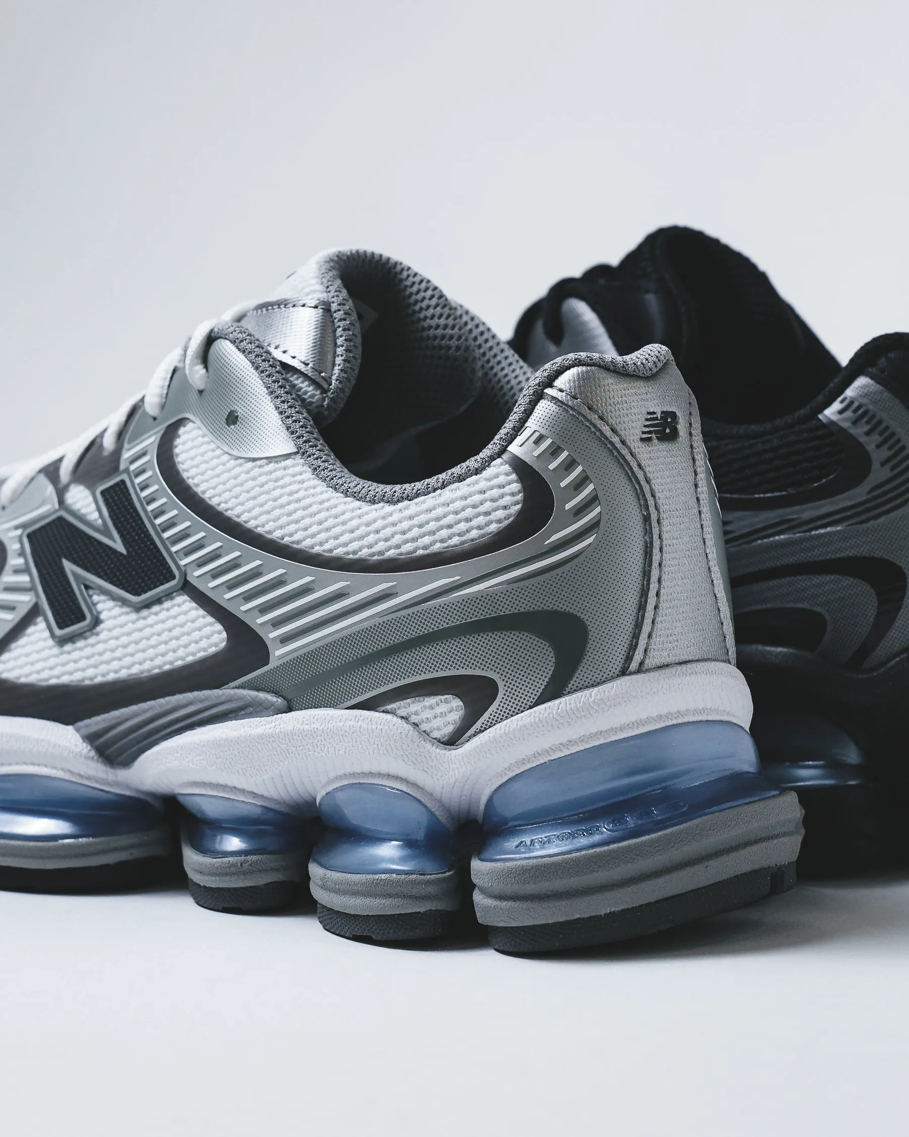Non Slip Sole Weatherproof Design New Balance Unisex Abzorb 2000 Black Dark Silver Metallic U2000EA