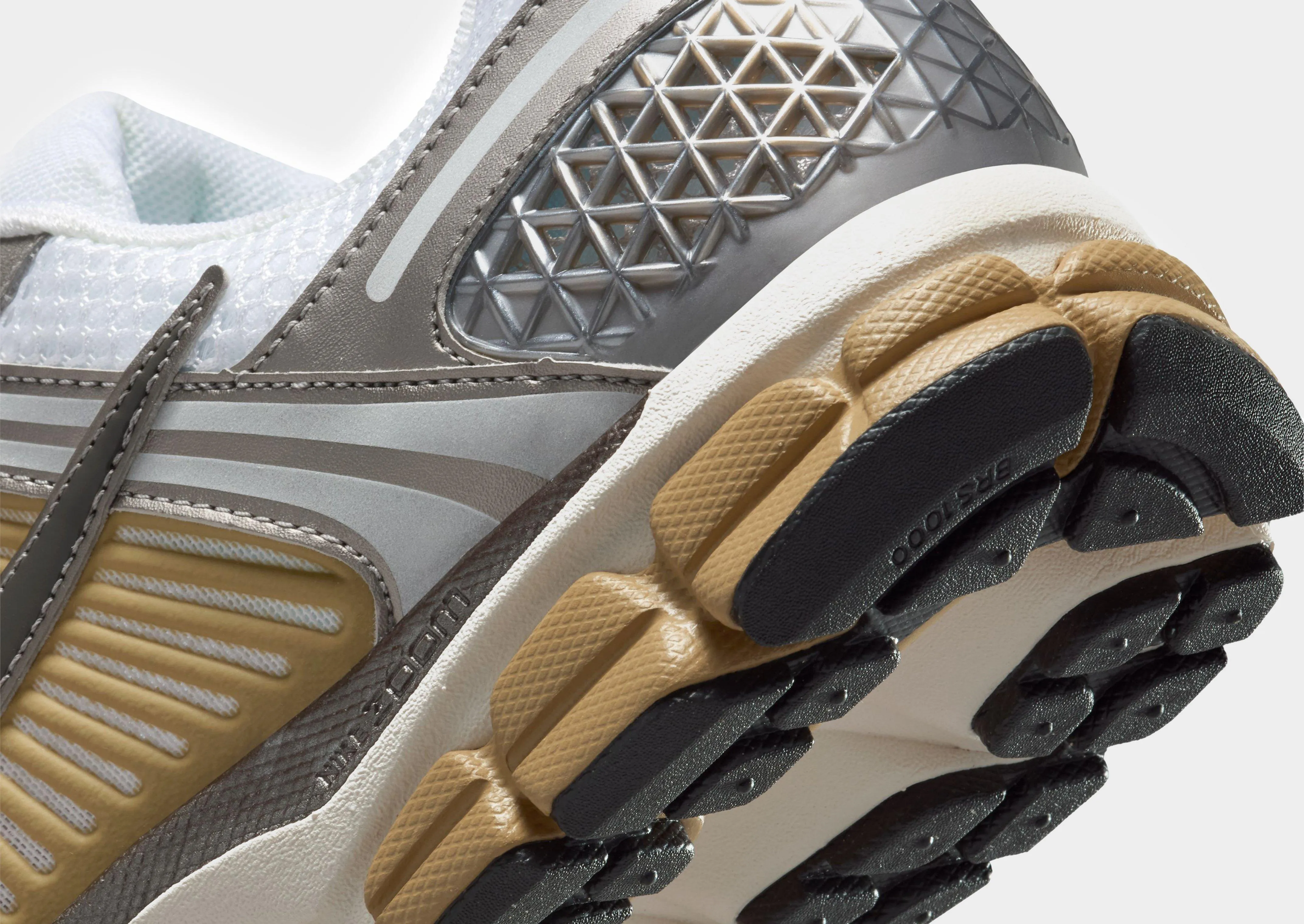 Zoom Vomero 5 for kids zip - up shoes