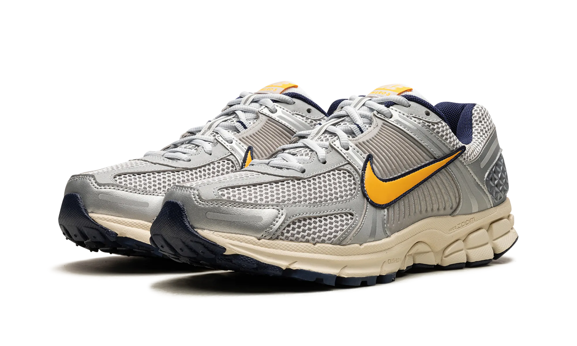 comfortable running shoes upcycled - material - feature shoes Zoom Vomero 5 "Pure Platinum"